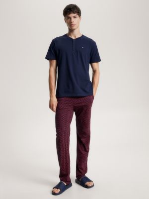 Camiseta com gola Henley e bordado de bandeira