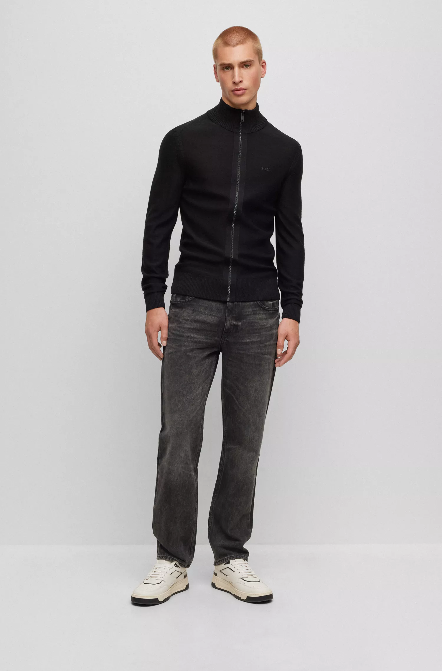 Calça jeans BOSS Orange de modelagem relaxada em denim rígido preto