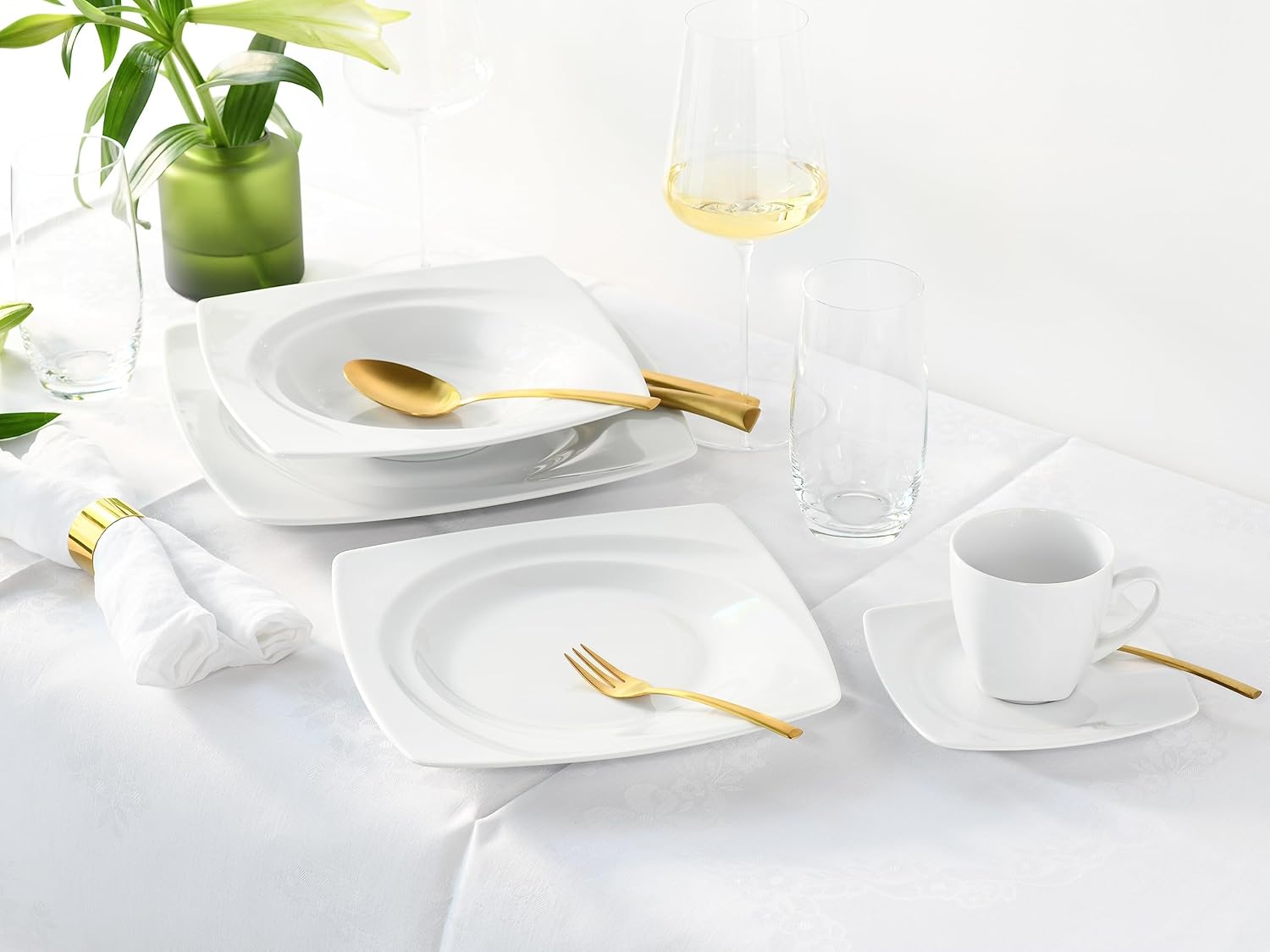 CreaTable, 13160, Serie Celebration weiss, 30-teiliges Geschirrset, Kombiservice aus Porzellan, spülmaschinen- und mikrowellengeeignet, Made in Europe