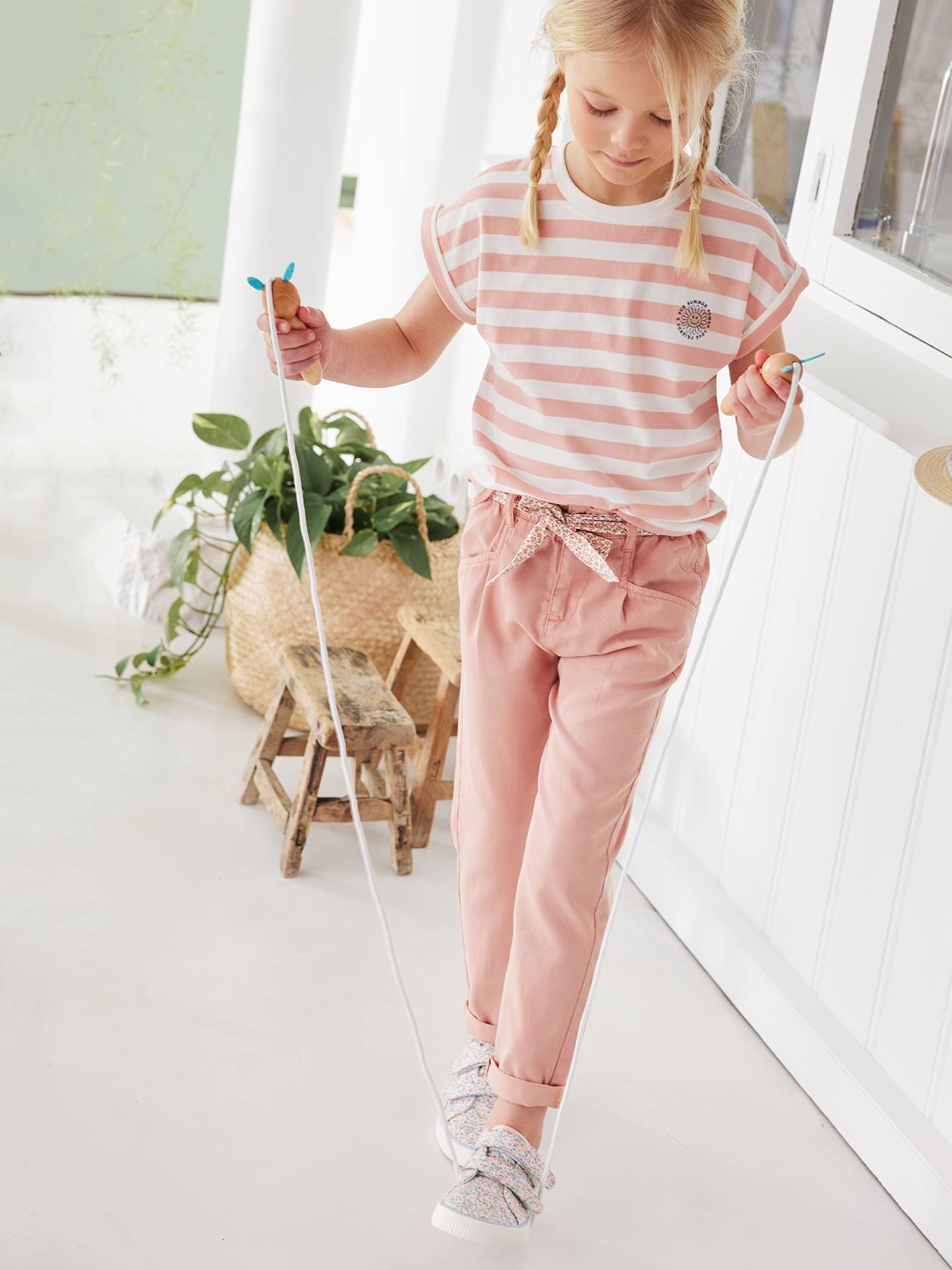 Tênis infantil de lona com fecho de velcro rosa