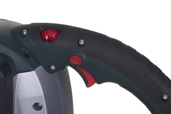 Metabo BAE 75. slibemaskine type: båndsliber, støvbeholder type: støvpose. effekt: 1010 W. vægt: 4,7 kg, slibeplade størrelse (BxD): 75 x 533 mm, slibeplade fastspændingssystem: 85 x 150 mm (600375000)