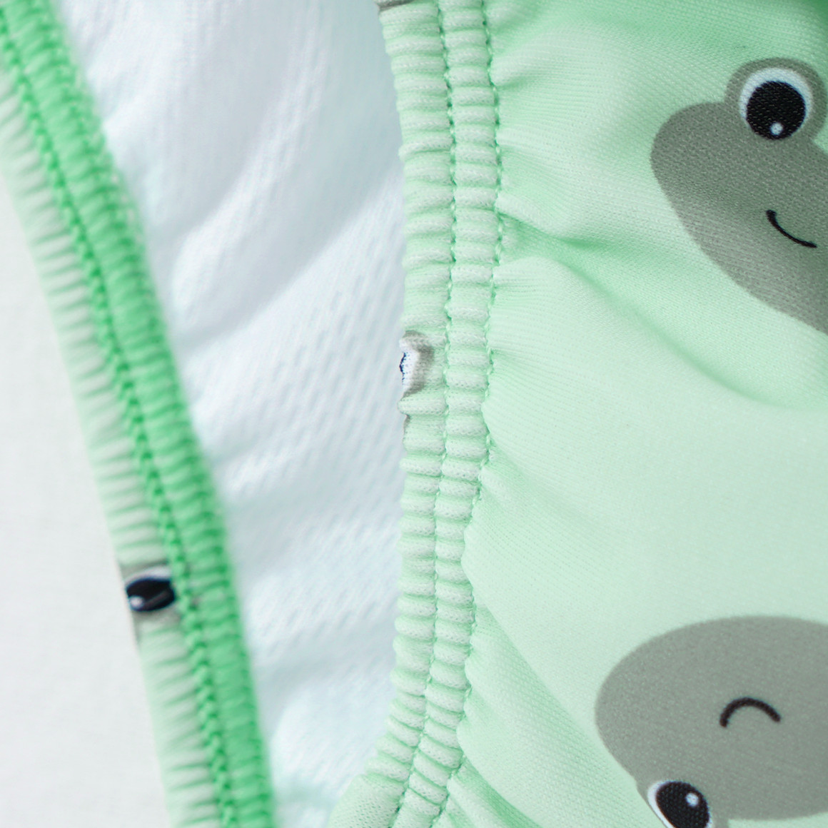 Topomini Baby Badewindel mit Frosch-Motiven hellgrün