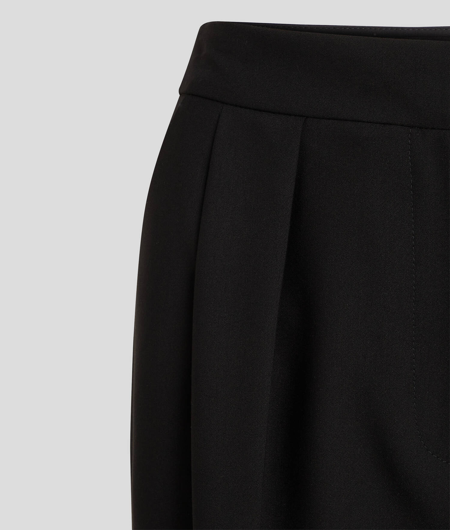 PANTALON LARGE AJUSTÉ