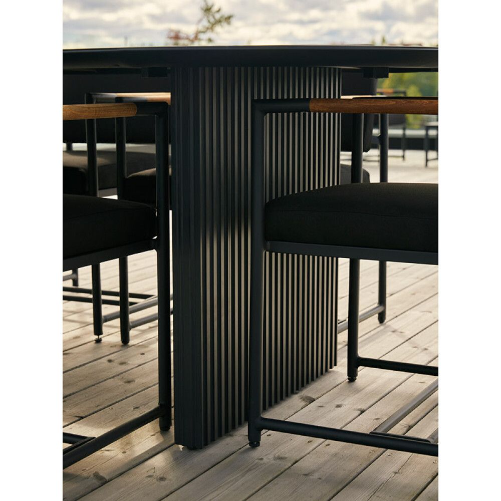 SPISEGRUPPE SENSUM SKURU BORD + 6 ARENDAL STOLER SVART