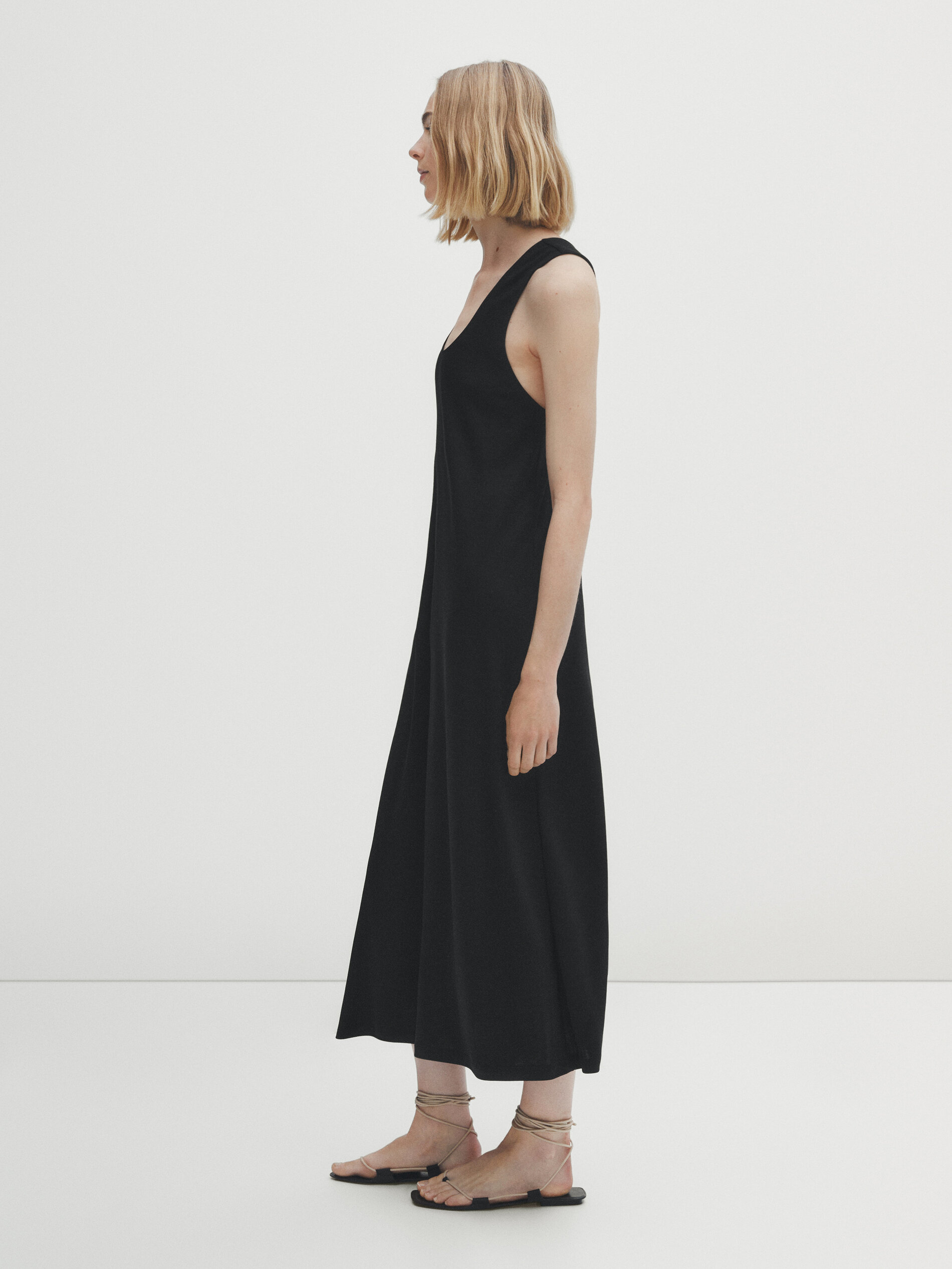 Vestido midi com estampa floral - PRETO