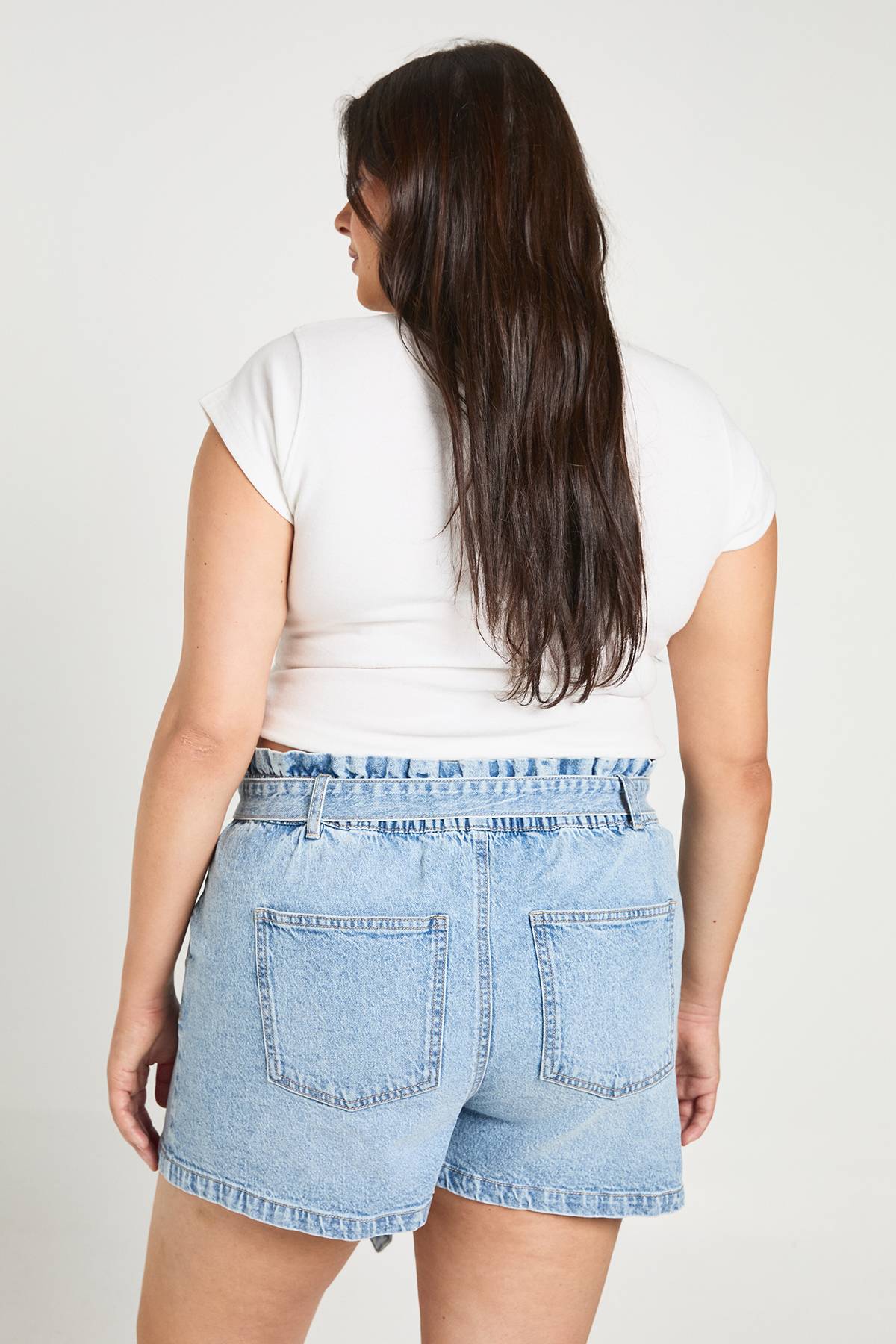 boohoo Short En Jean Taille Haute Paperbag Grande Taille