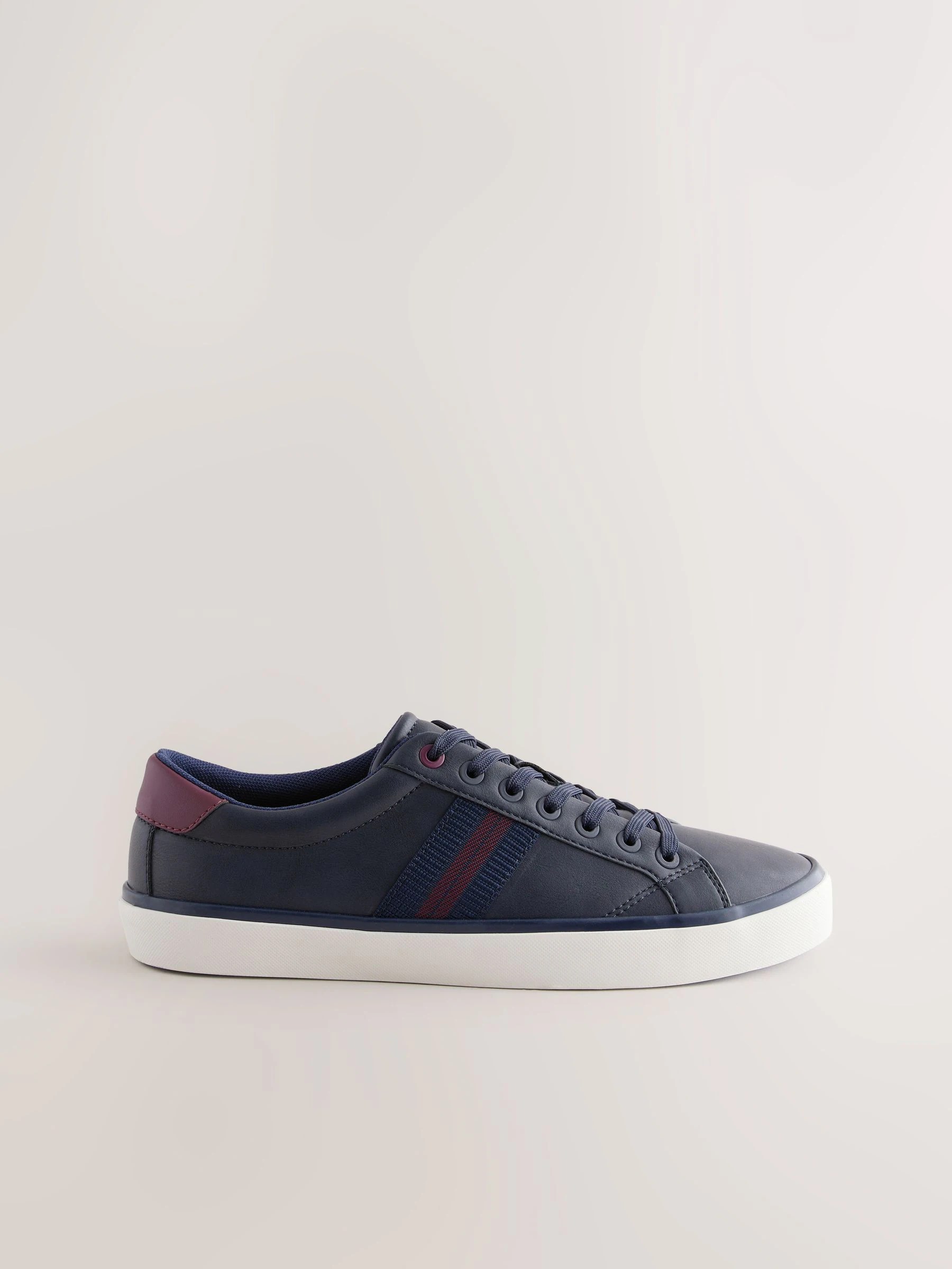 Marineblauw - Nette casual sneakers met zijstreep