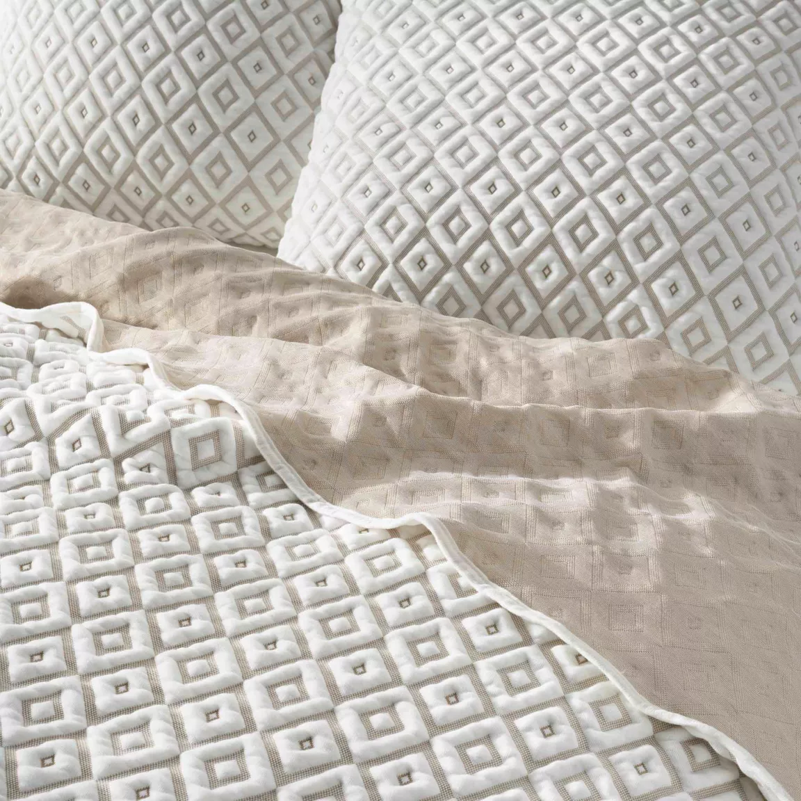 Couvre-lit et 2 taies d'oreiller (220 x 240 cm) Joana Beige