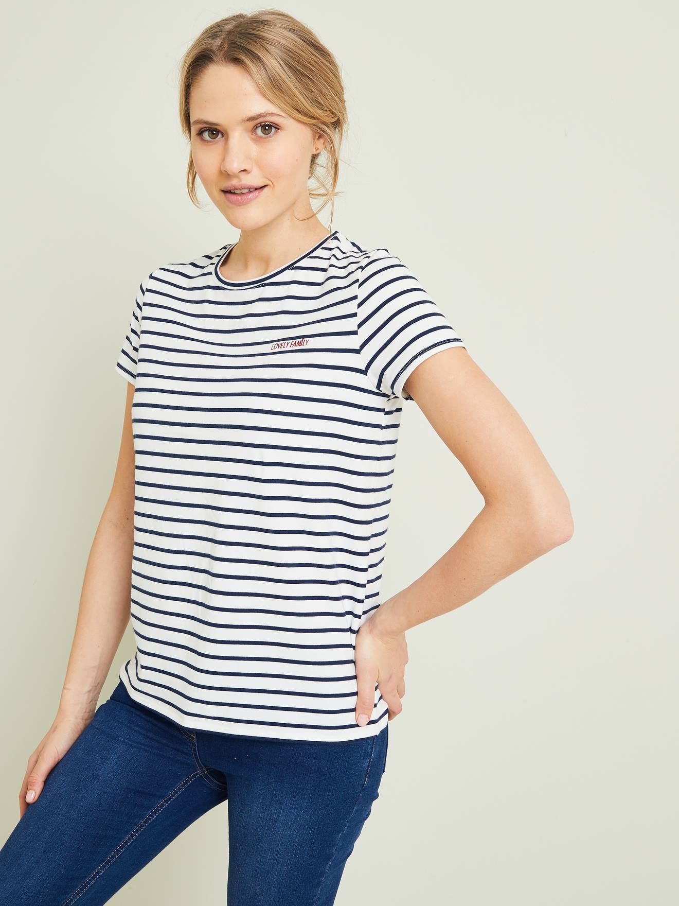 Conjunto para presente: camiseta da mãe + camiseta do bebê, tamanho médio, branca com listras.