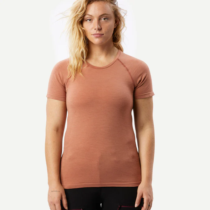 Decathlon Forclaz - Camiseta feminina Forclaz de manga curta sem costura em lã merino para mochilão - MT900