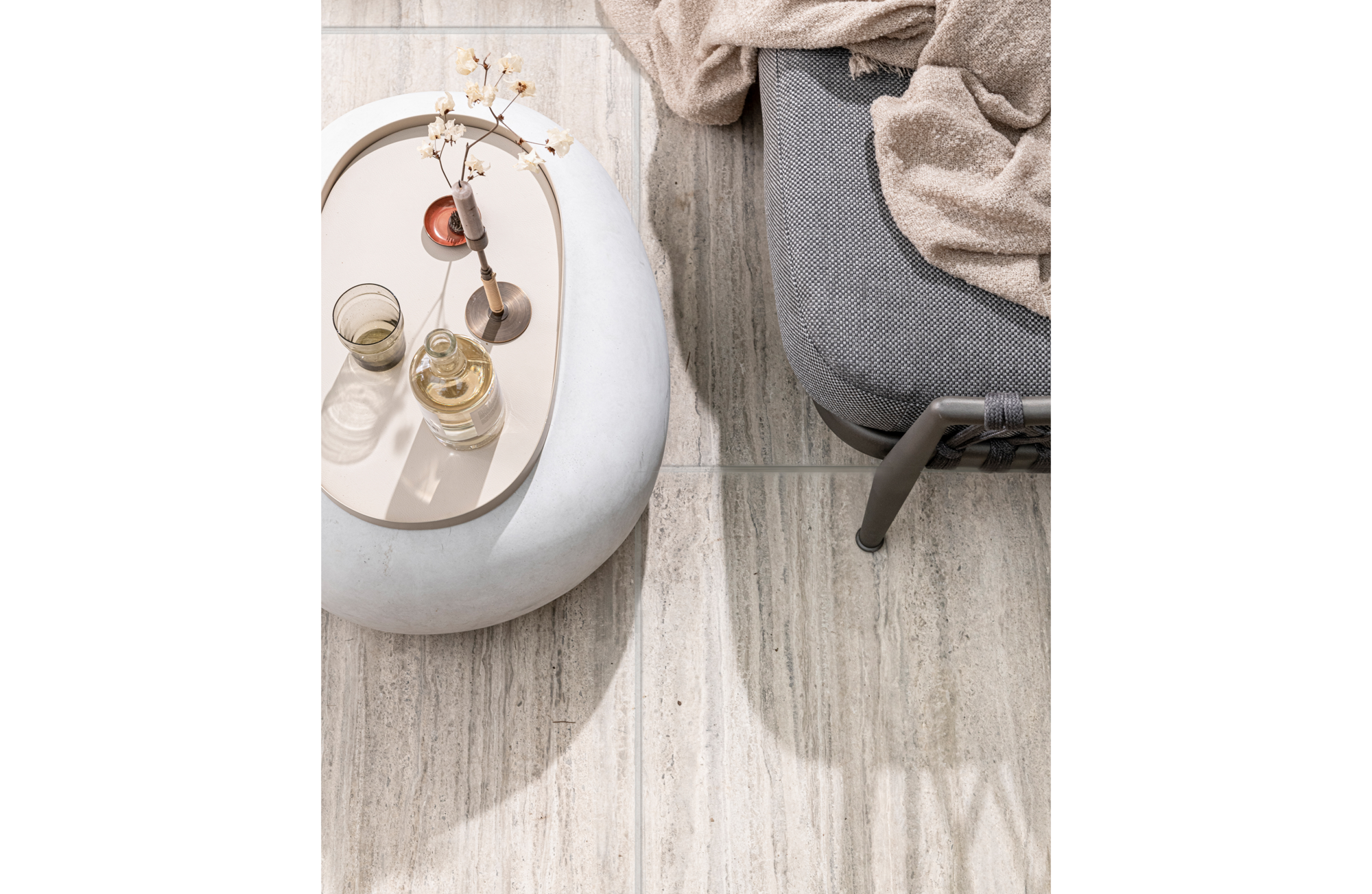 vtwonen bijzettafel Pebble betonlook wit Pebble bijzettafel betonlook wit 35xØ50