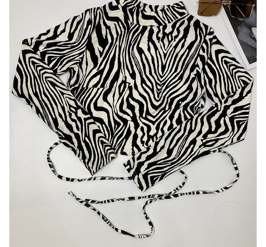 Sugarcoat - Cropped T-shirt met zebraprint en mockneck en strikbandje