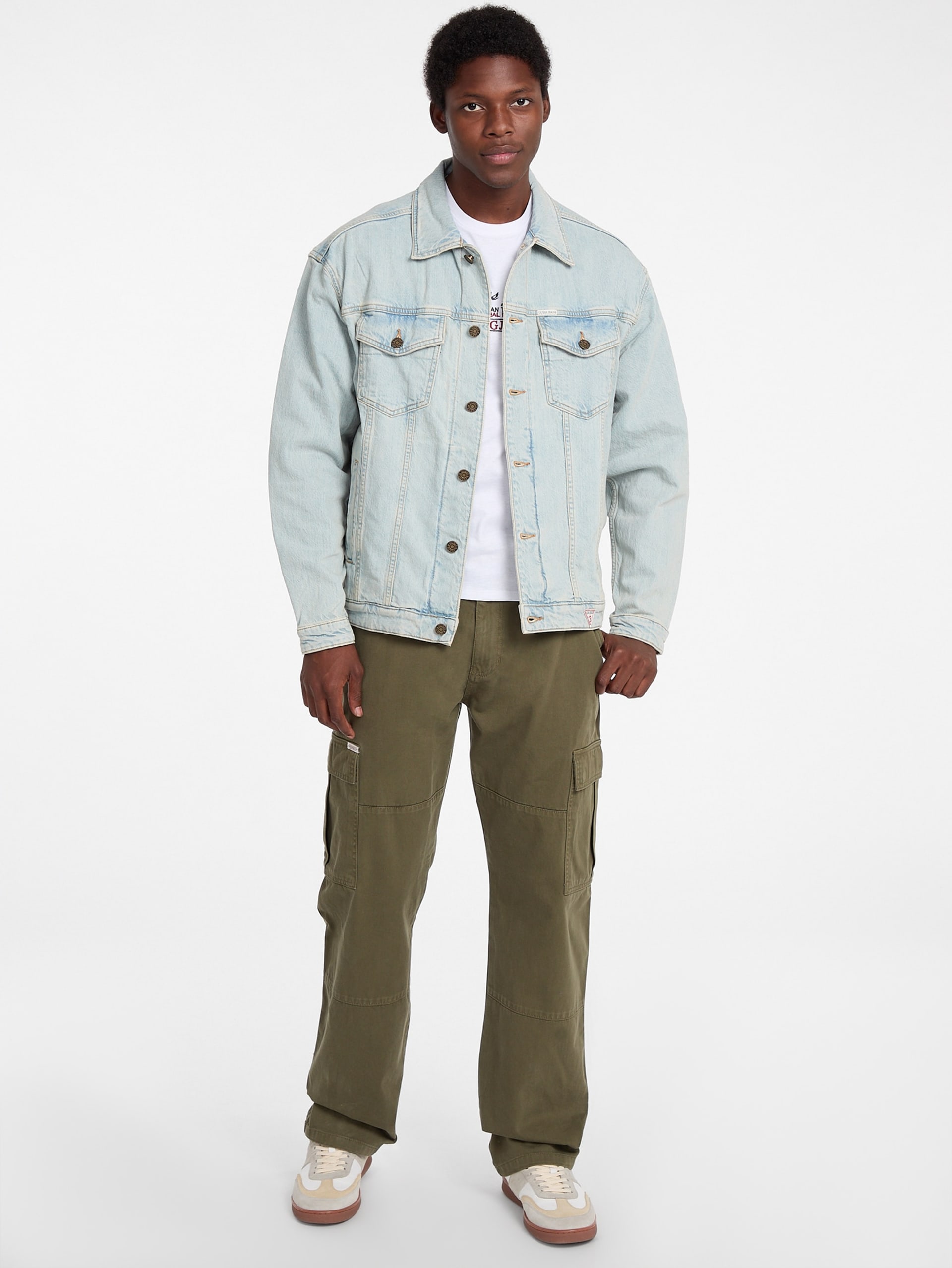 Jaqueta jeans estilo caminhoneiro com logo oversized