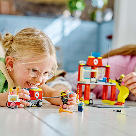 LEGO City 60375 Brandstation og brandbil