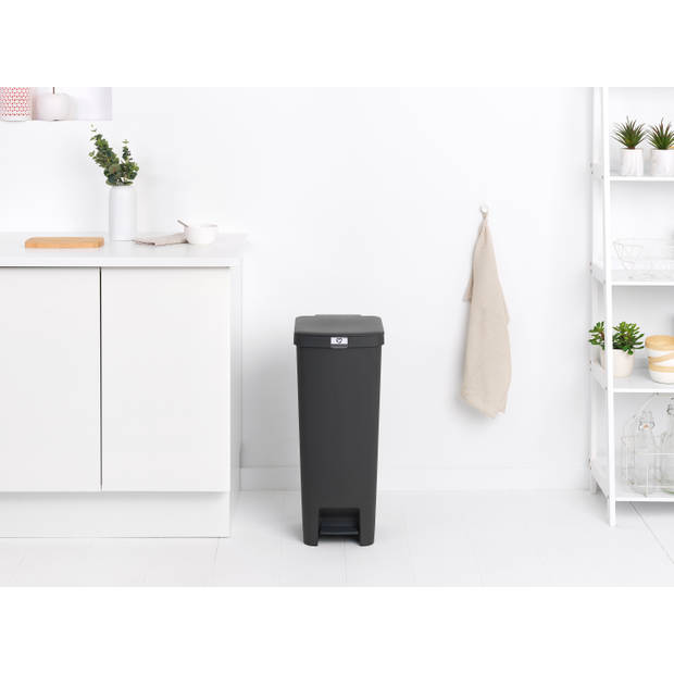 Brabantia StepUp pedaalemmer 40 liter - Dark Grey