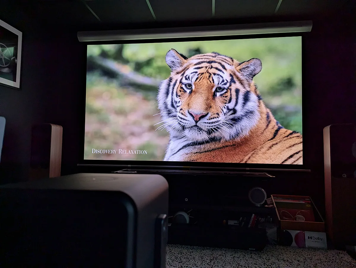 Hisense C2 Ultra   Pied de sol Hisense SG8H Vidéoprojecteurs UHD 4K