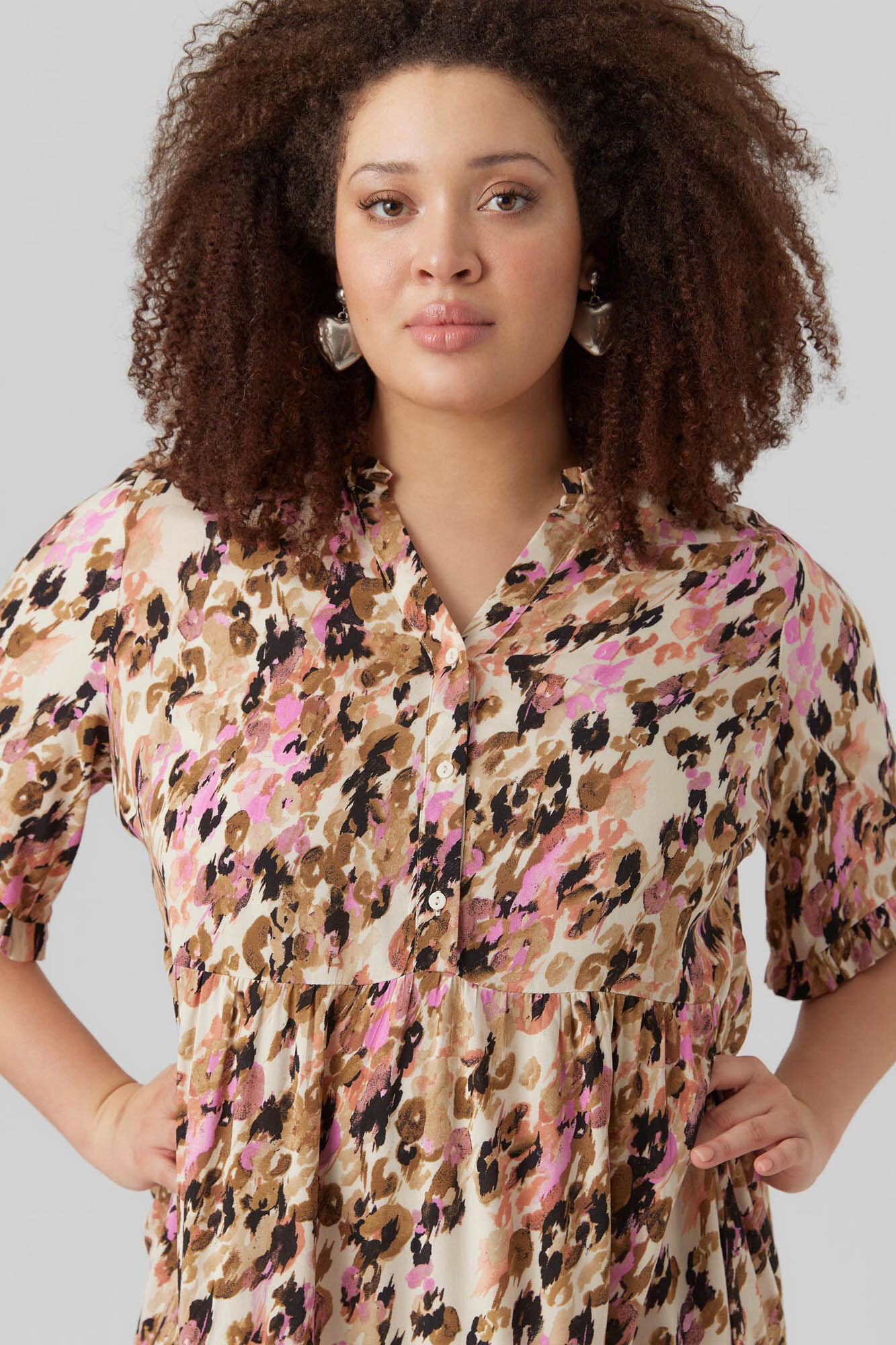 Vestido midi Curve com mangas 2/4 - Marrom