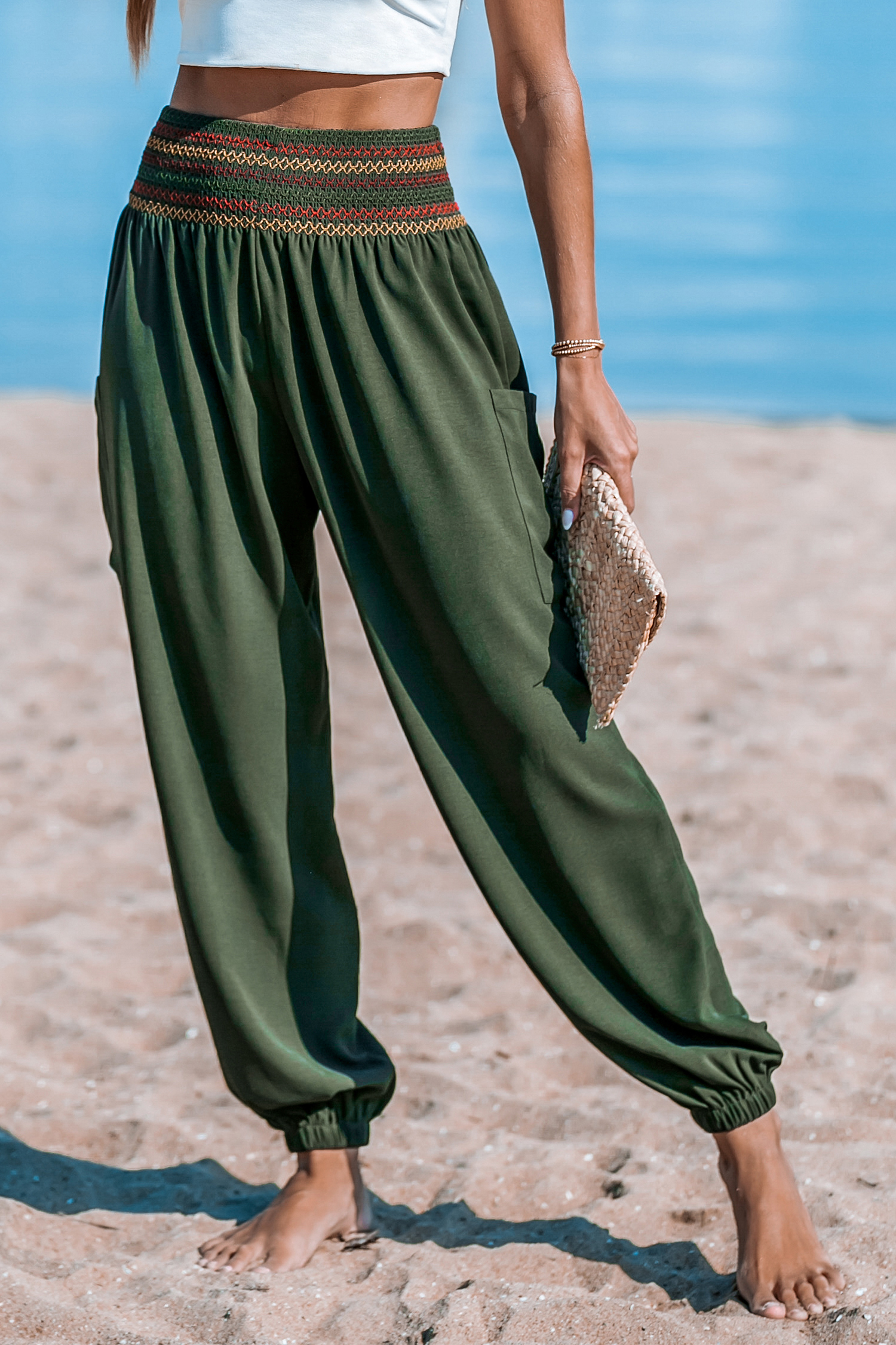 Pantalon trapèze avec taille à smocks et poches plaquées olive