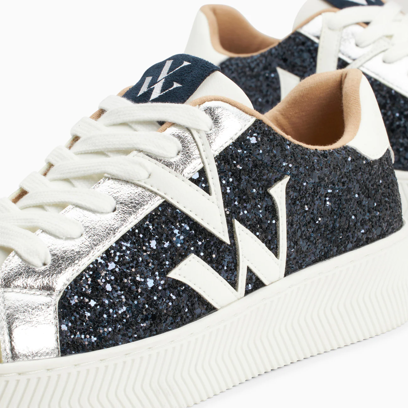 Sneakers-Baskets monogramme Estelle à paillettes bleues