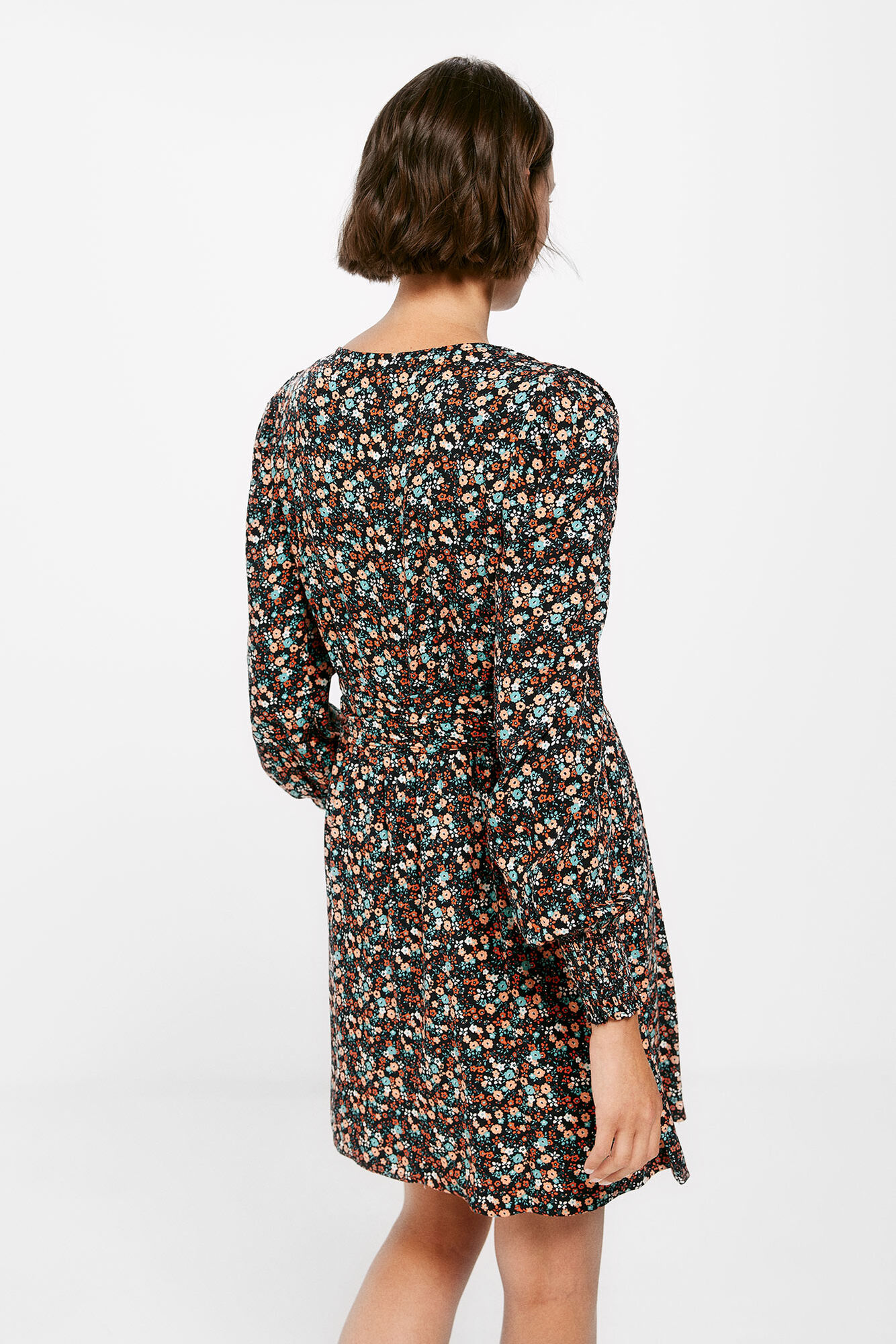 Vestido curto estampado e justo