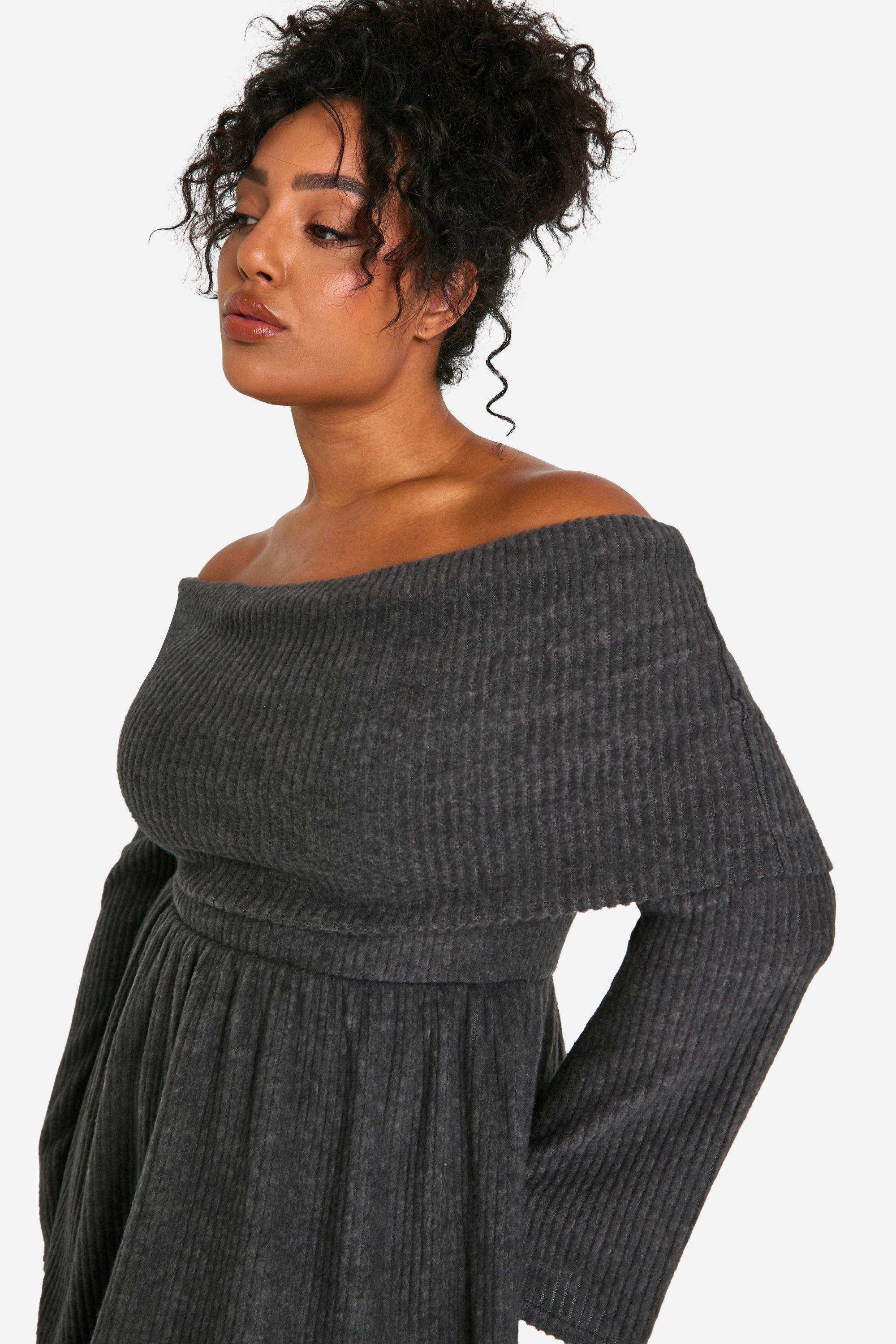 boohoo Robe skater à côtes brossées et épaules dénudées Plus