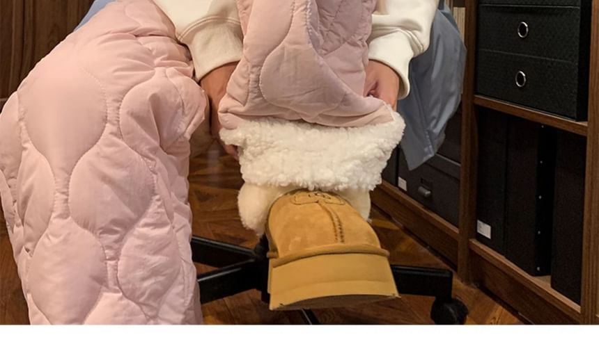 Double White - Middelhoge, geborduurde, gewatteerde fleece broek met rechte pijpen