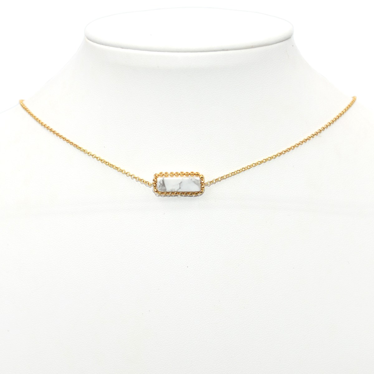 Collier avec pendentif tissé mains- Perles  miyuki perle  de howlite- Doré à l'or fin
