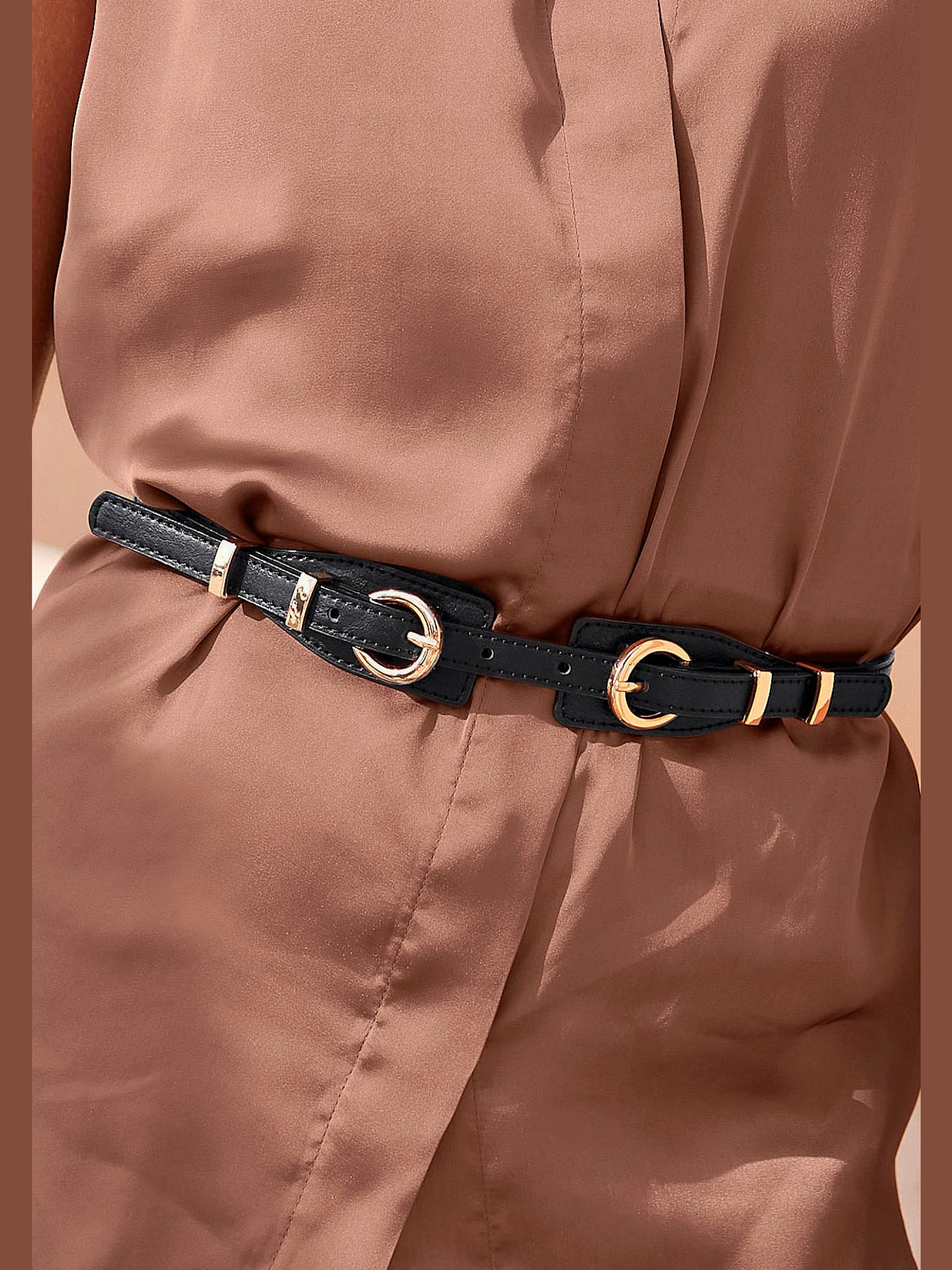 Ceinture fine avec boucles métalliques rondes