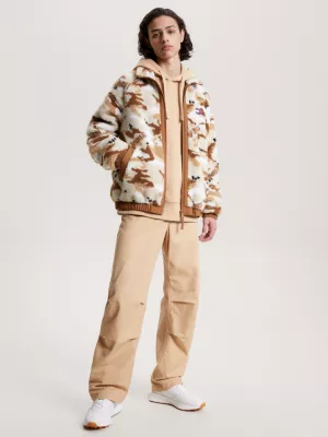 Jaqueta Sherpa Relaxada com Estampa Camuflada e Logo