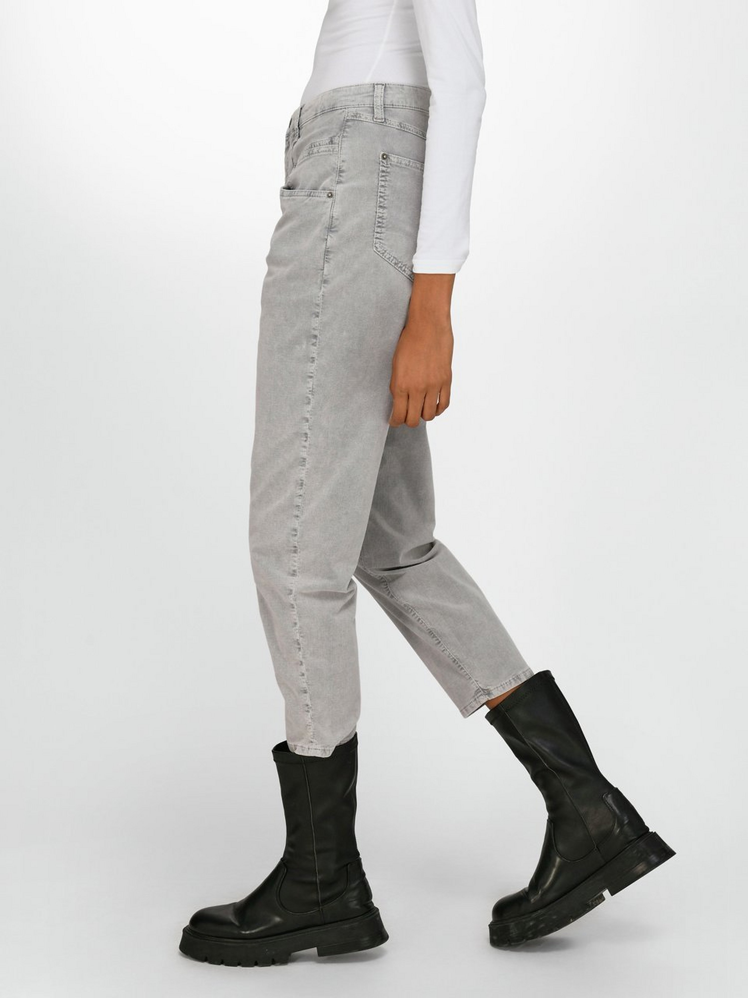 Feminine Fit-Cordhose