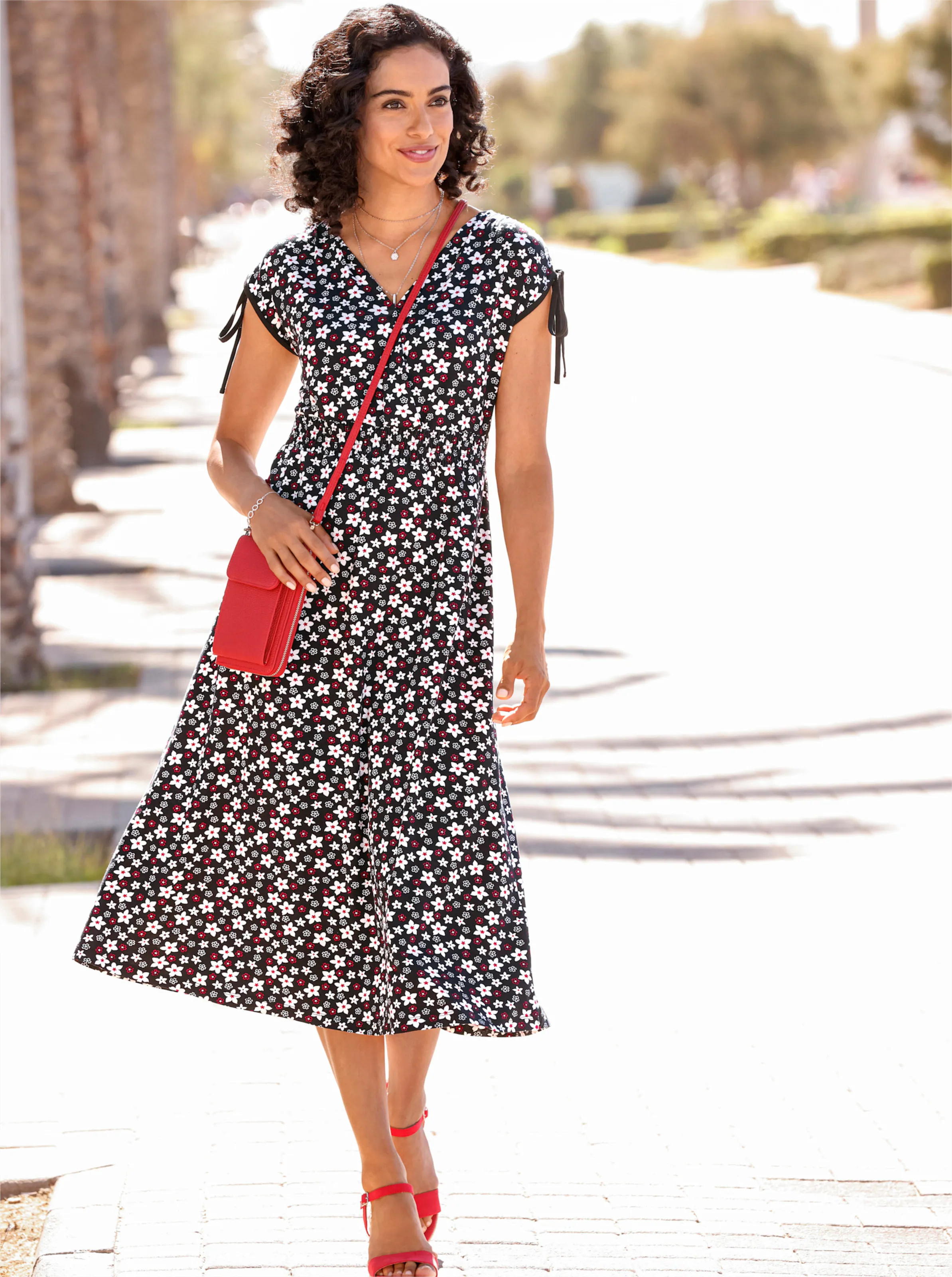Jersey-Kleid in schwarz-rot-bedruckt