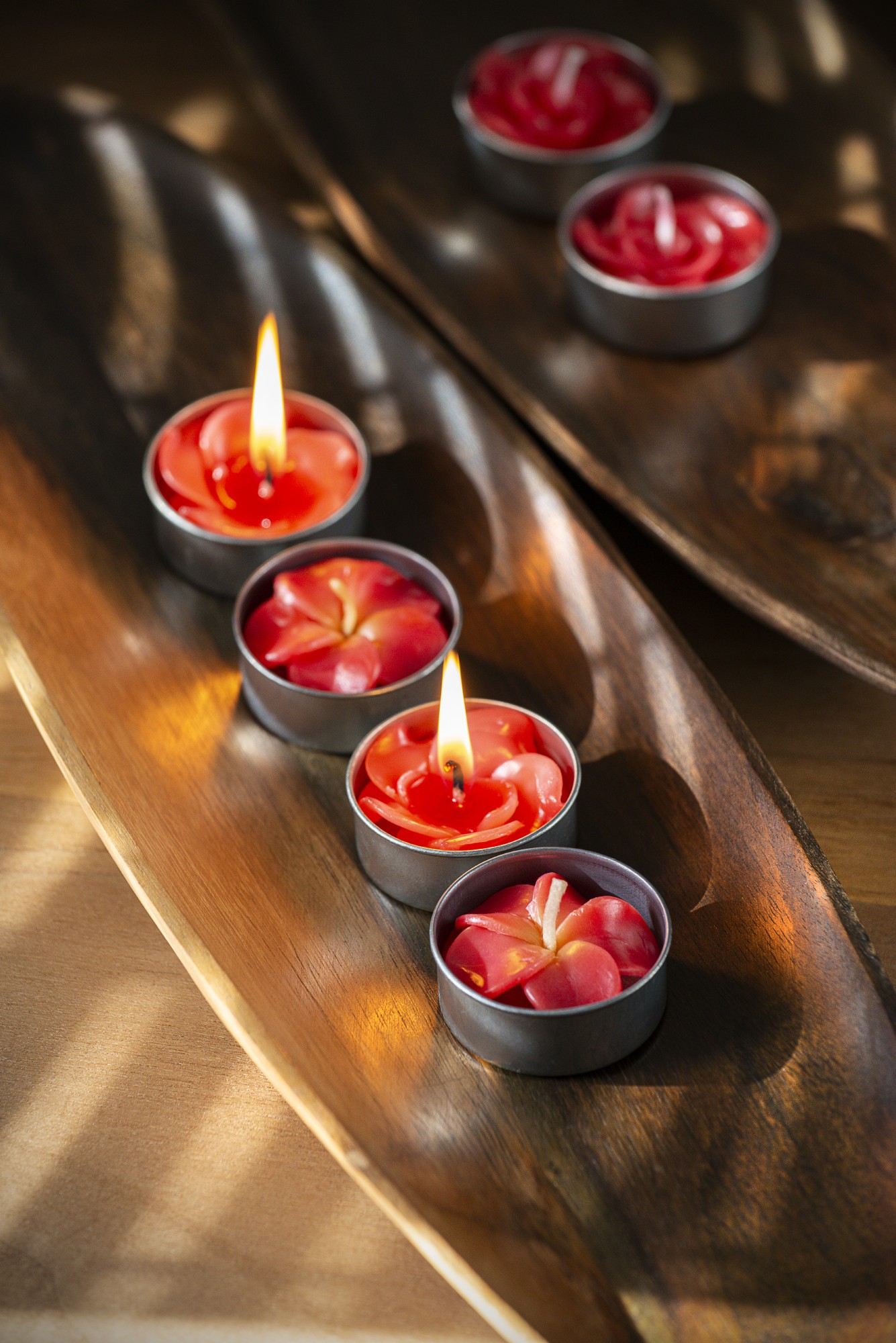 4 Duft-Teelichter 'Blume' handgeformt, rot, von fischer's lagerhaus