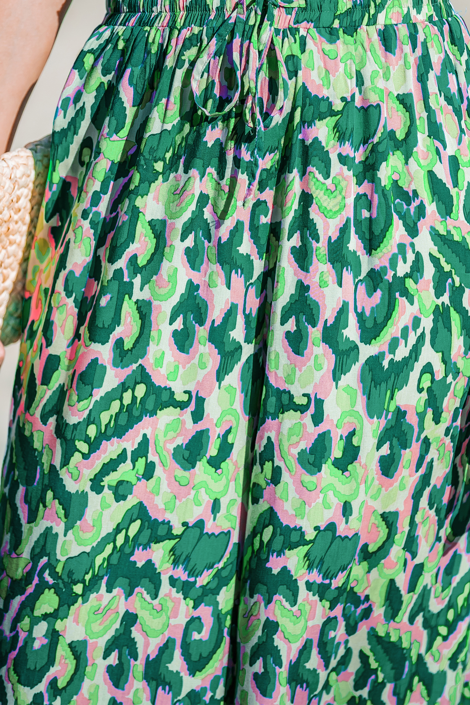 Pantalon à jambes larges abstraite vert et rose