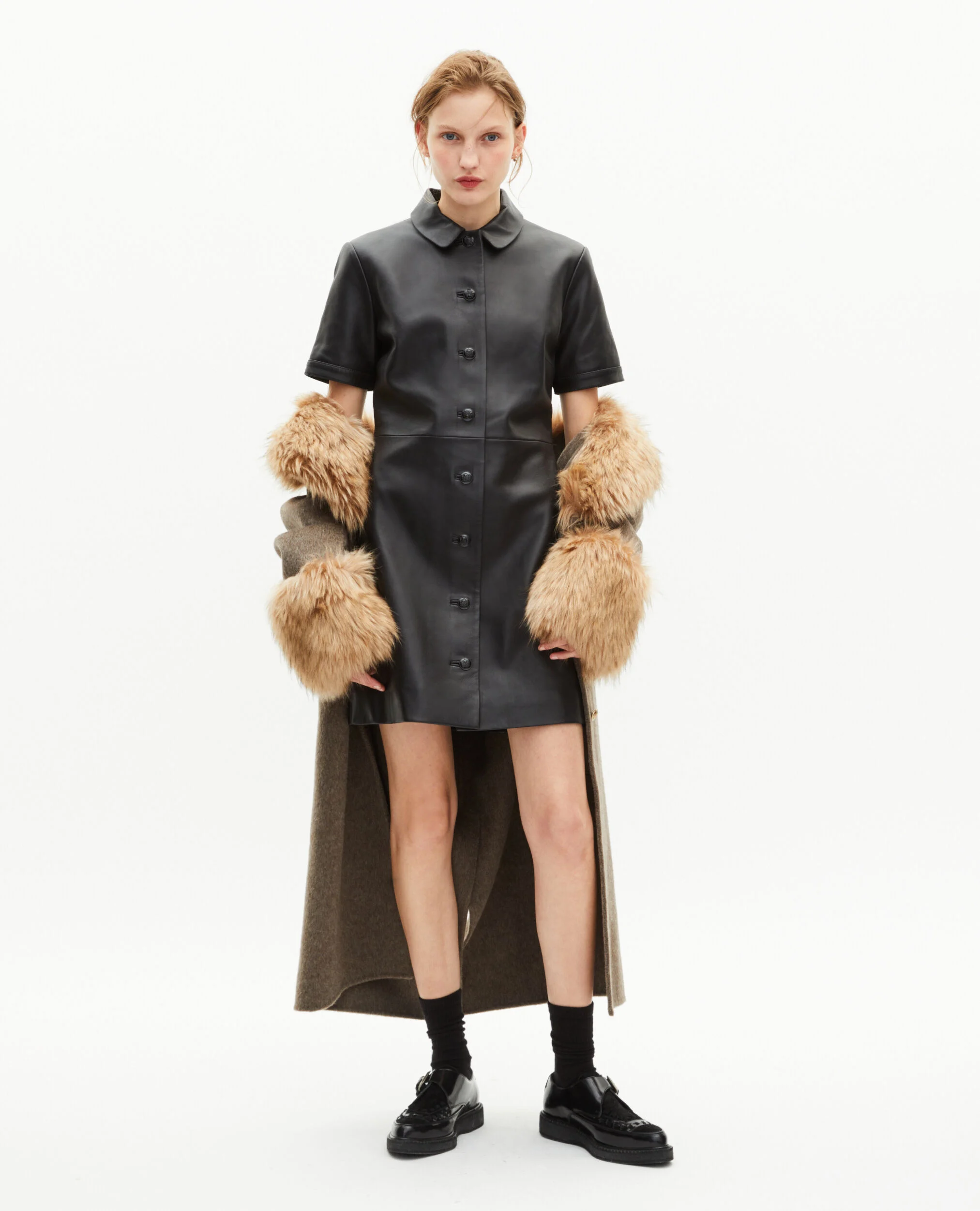 Robe courte en cuir noire