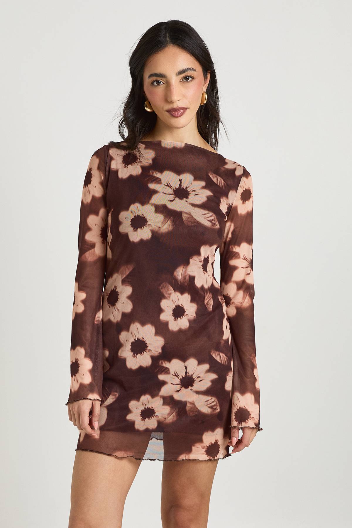 boohoo Robe Courte À Manches Évasées En Mesh Fleuri