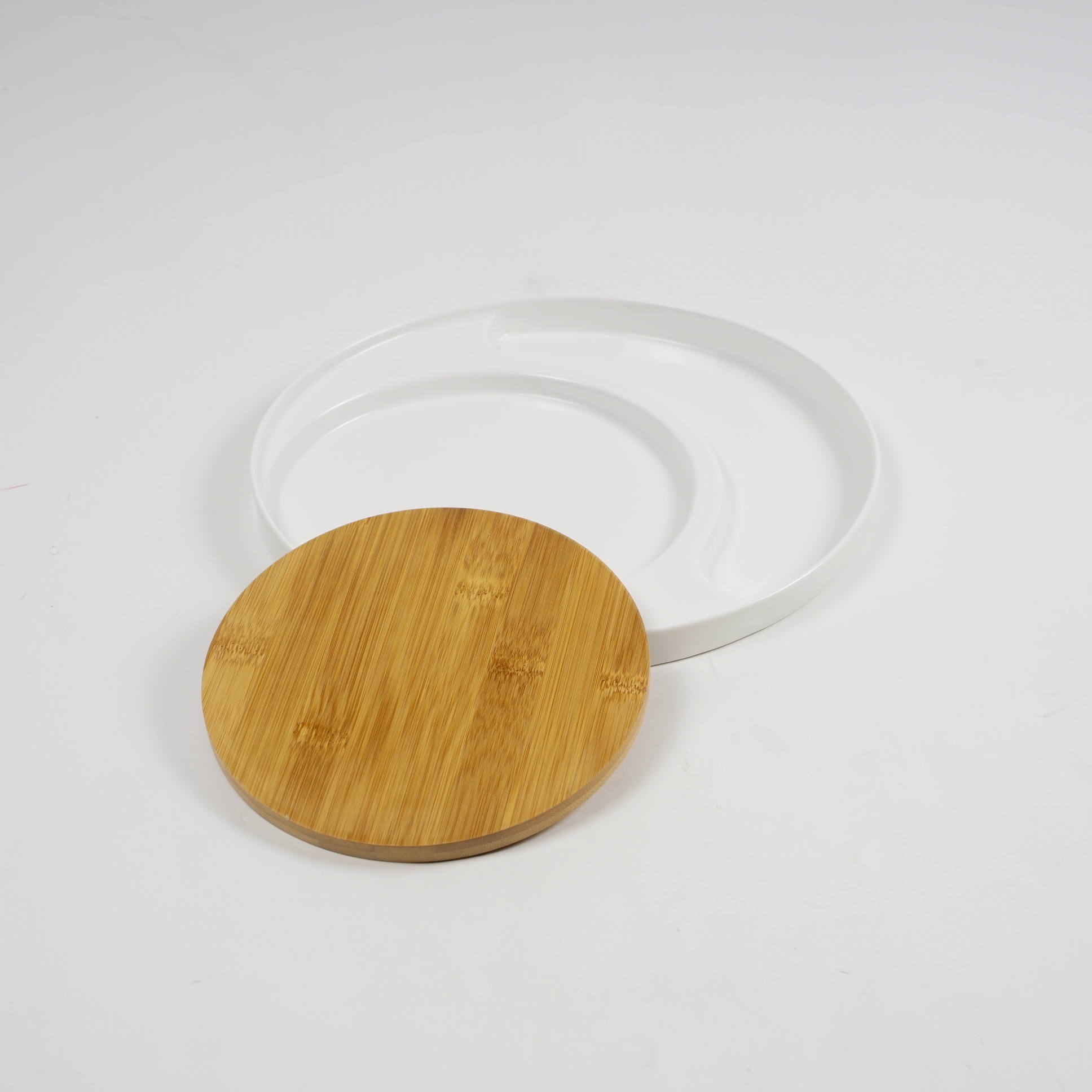 Tellerset 'Rondo', mit Bambusplatte, weiß, Ø 28 cm, H 2 cm zu 16,80