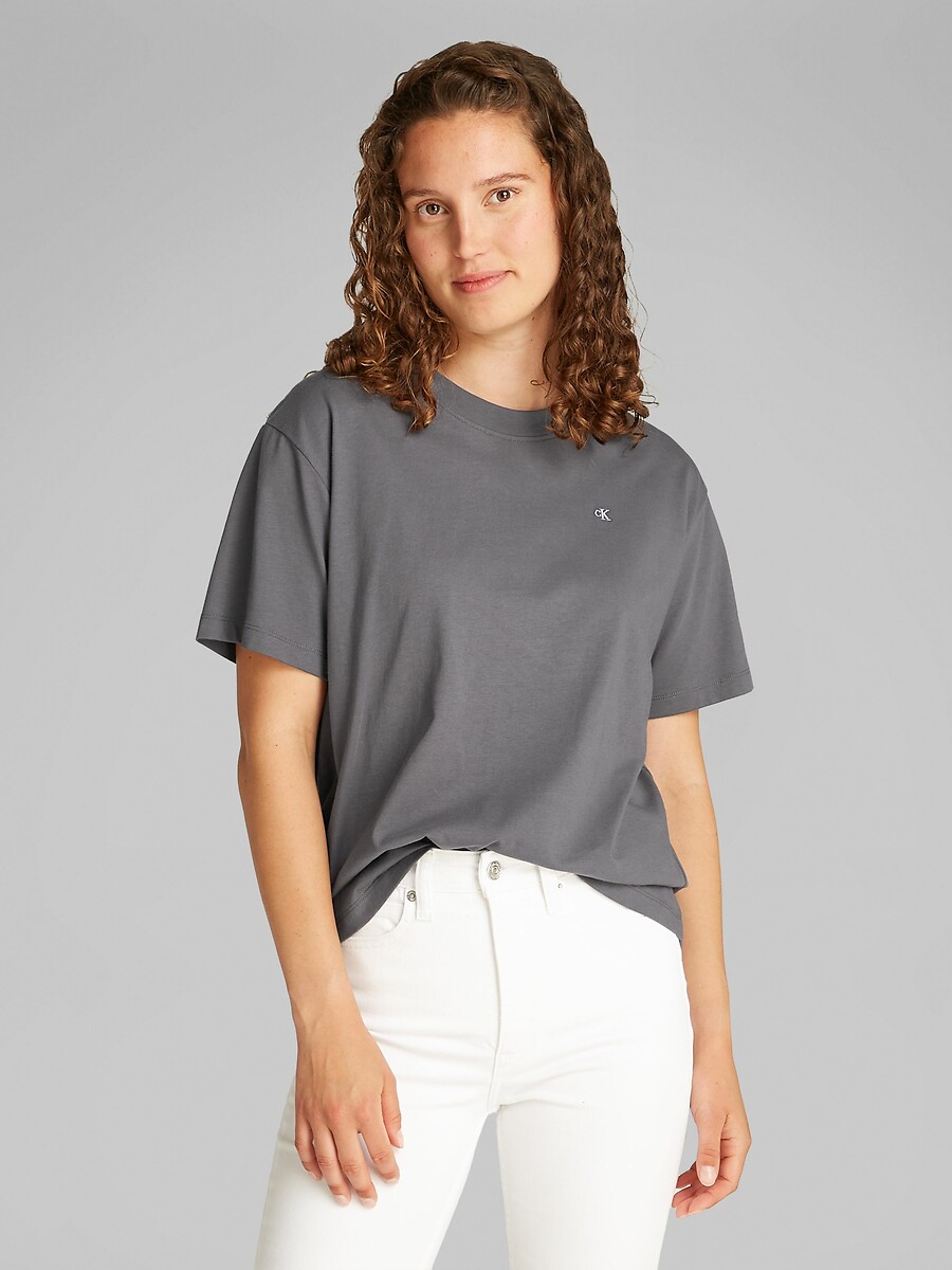 CALVIN KLEIN JEANS<br>Camiseta de manga curta e modelagem solta, com logo no peito