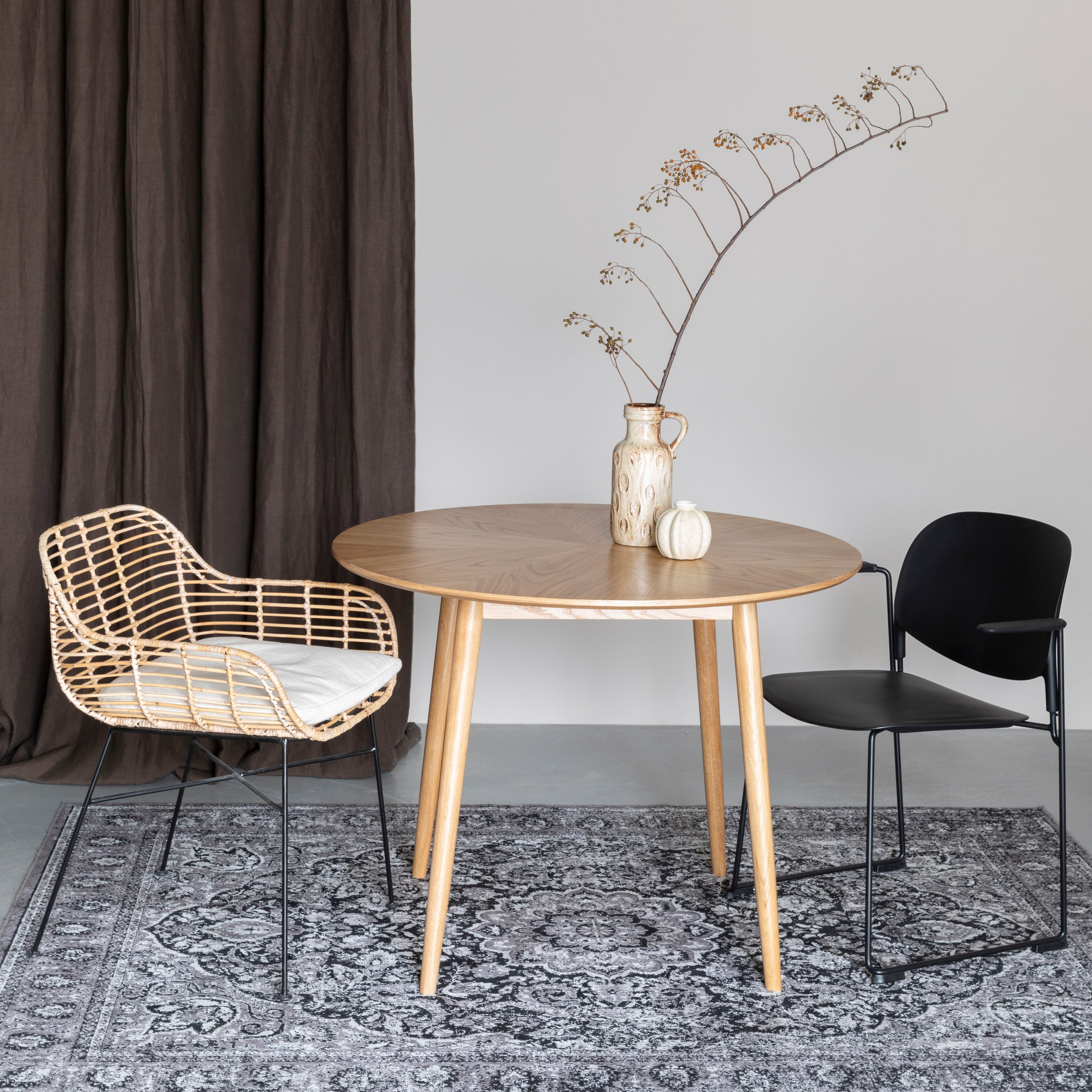by fonQ basic Finn Eettafel - Ã 100 cm - Bruin