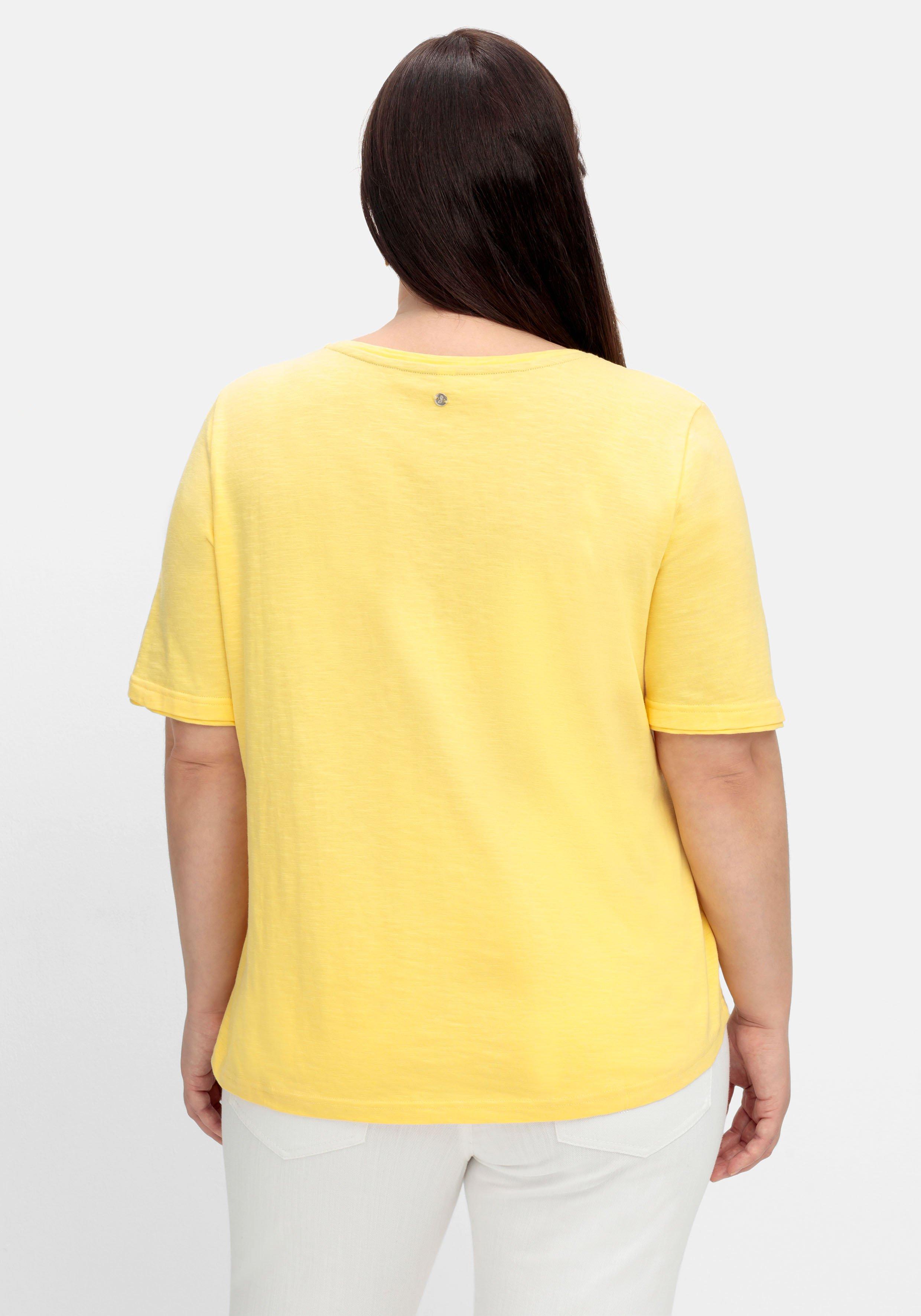 Shirt mit V-Ausschnitt und gerundetem Saum