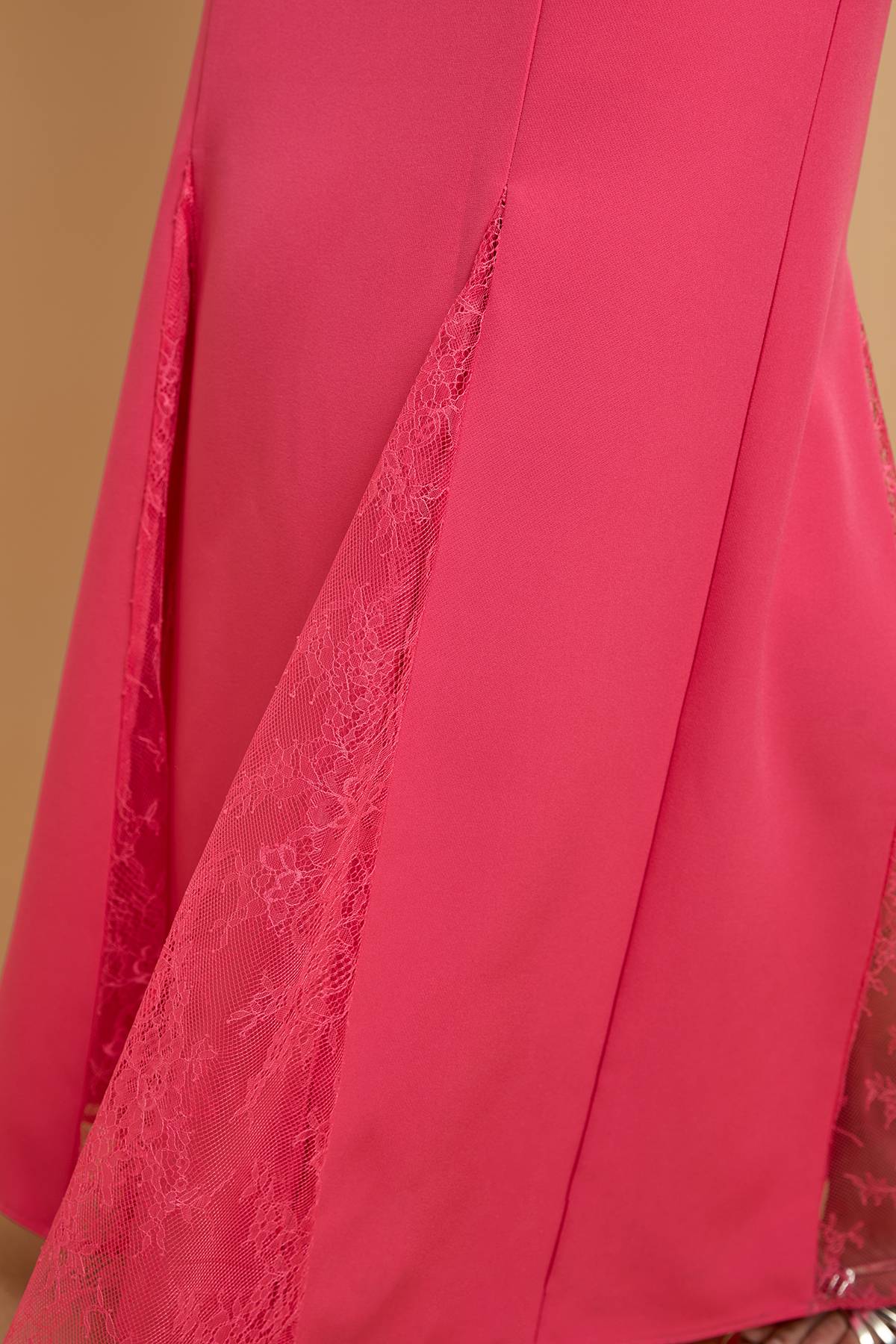 Oasis Robe Longue En Crêpe Avec Godets En Dentelle