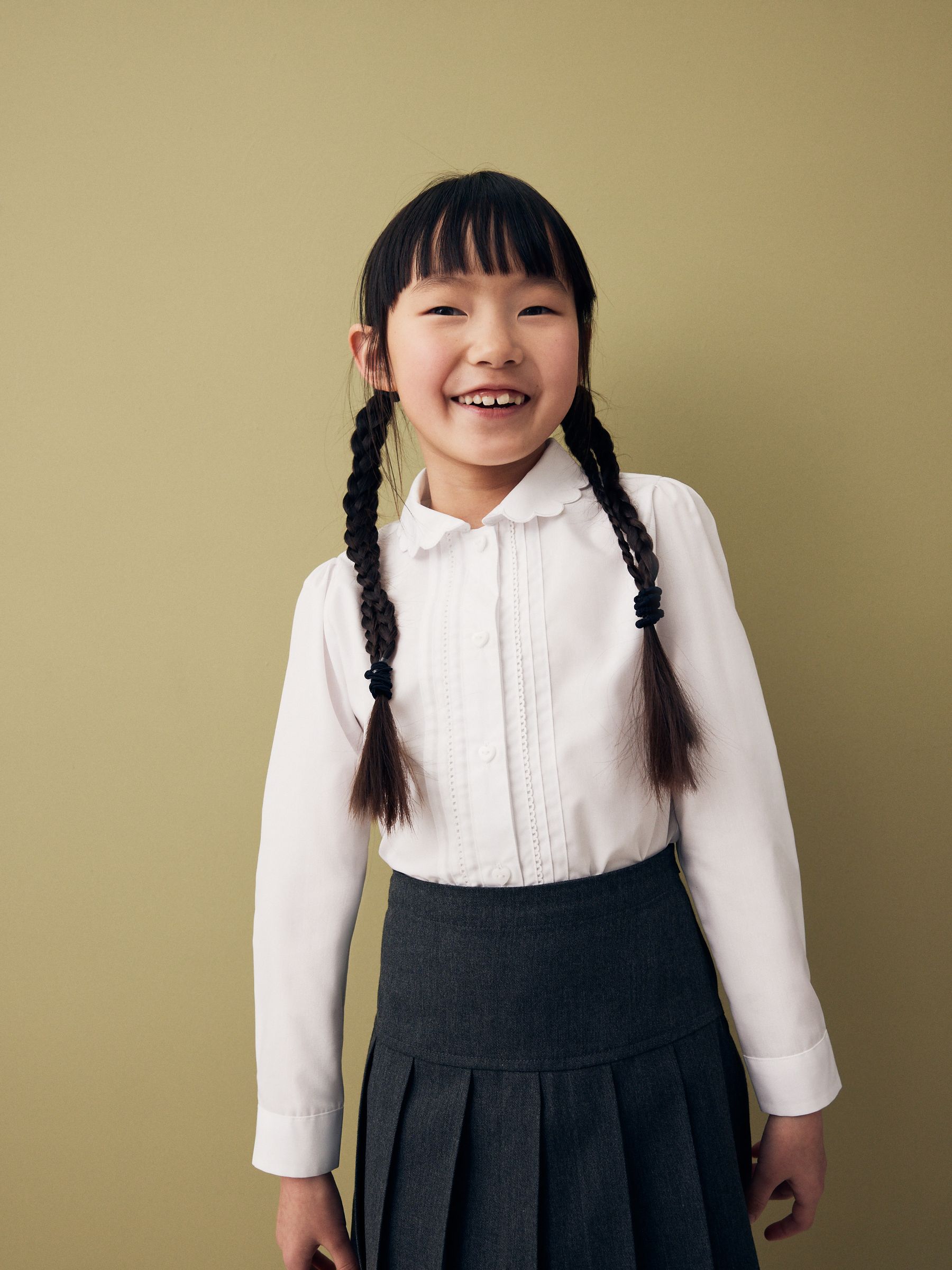 Wit - Schoolblouse met lange mouwen en gegolfde kantafwerking (3-14 jr)