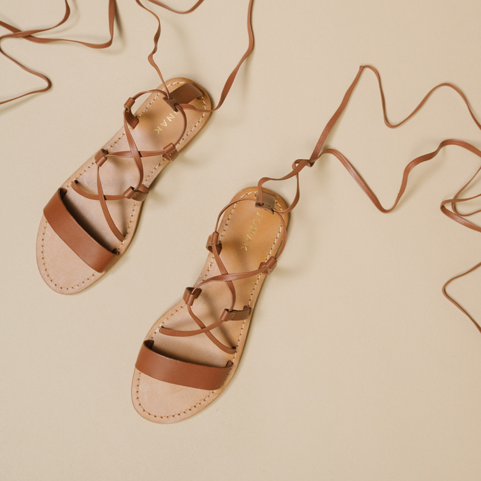 Sandales à brides torsadées  en cuir cognac