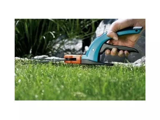 Cisaille à Gazon Orientable Gardena Comfort 27,9x2,5x7,6 cm Fonction Pivotante 360° Lames Antiadhésives Verrouillage de Sécurité