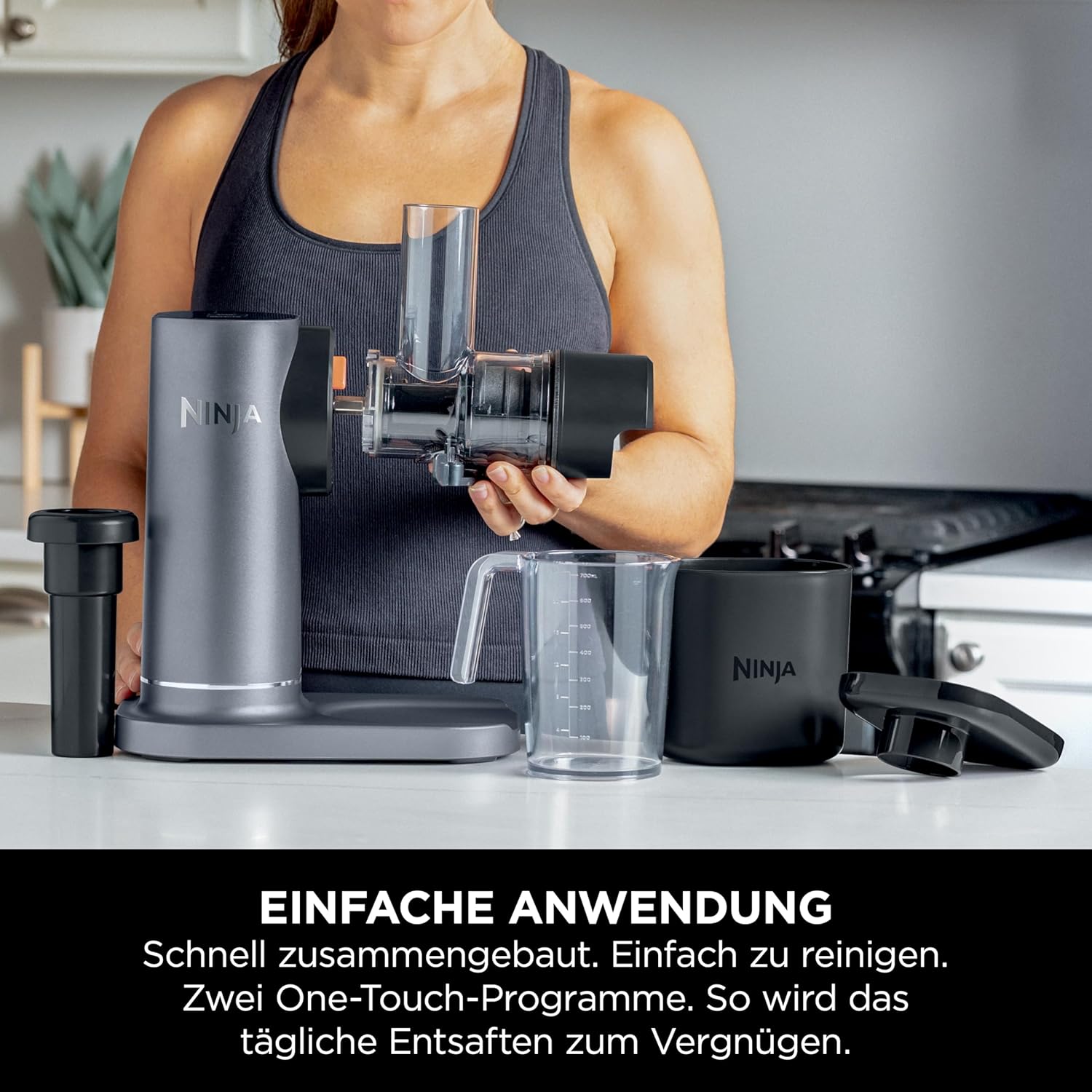 Ninja Kaltpresse-Entsafter Gemüse und Obst mit 700-ml-Becher & 1,1-L-Fruchtfleischbehälter, für frische Säfte, Drinks & Wellness-Shots, kompakt, spülmaschinenfest & abnehmbare Teile, Grau JC151EU