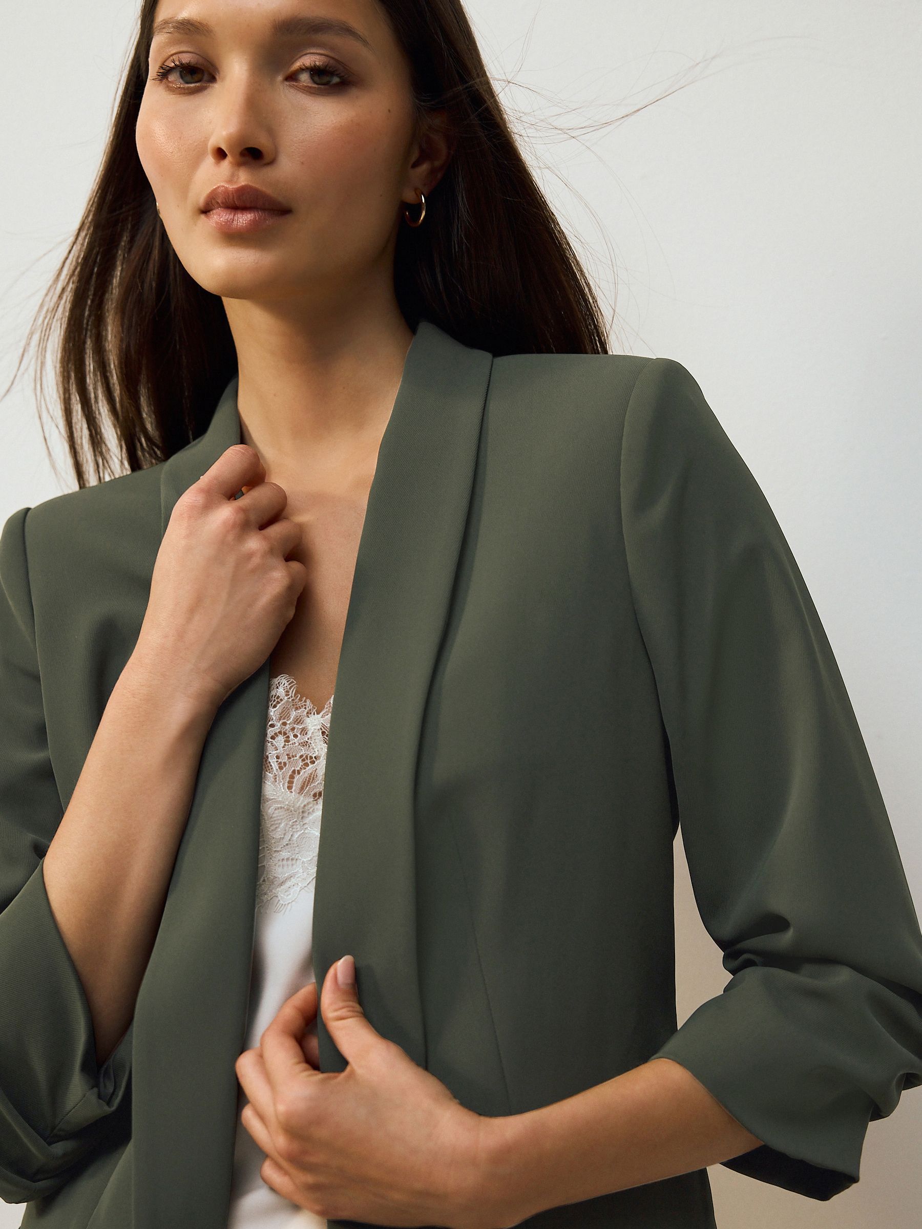 Kakigroen - Ruimvallend blazer met gerimpelde mouwen