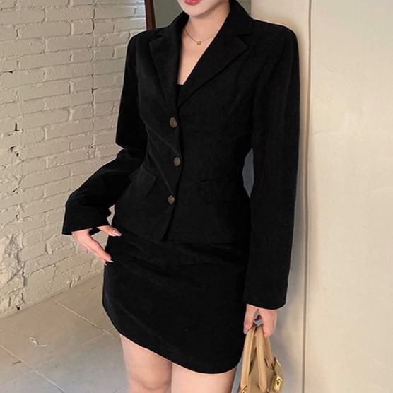 Smackthat - Blazer met reverskraag en enkele rij knopen / Mini-kokerrok met hoge taille