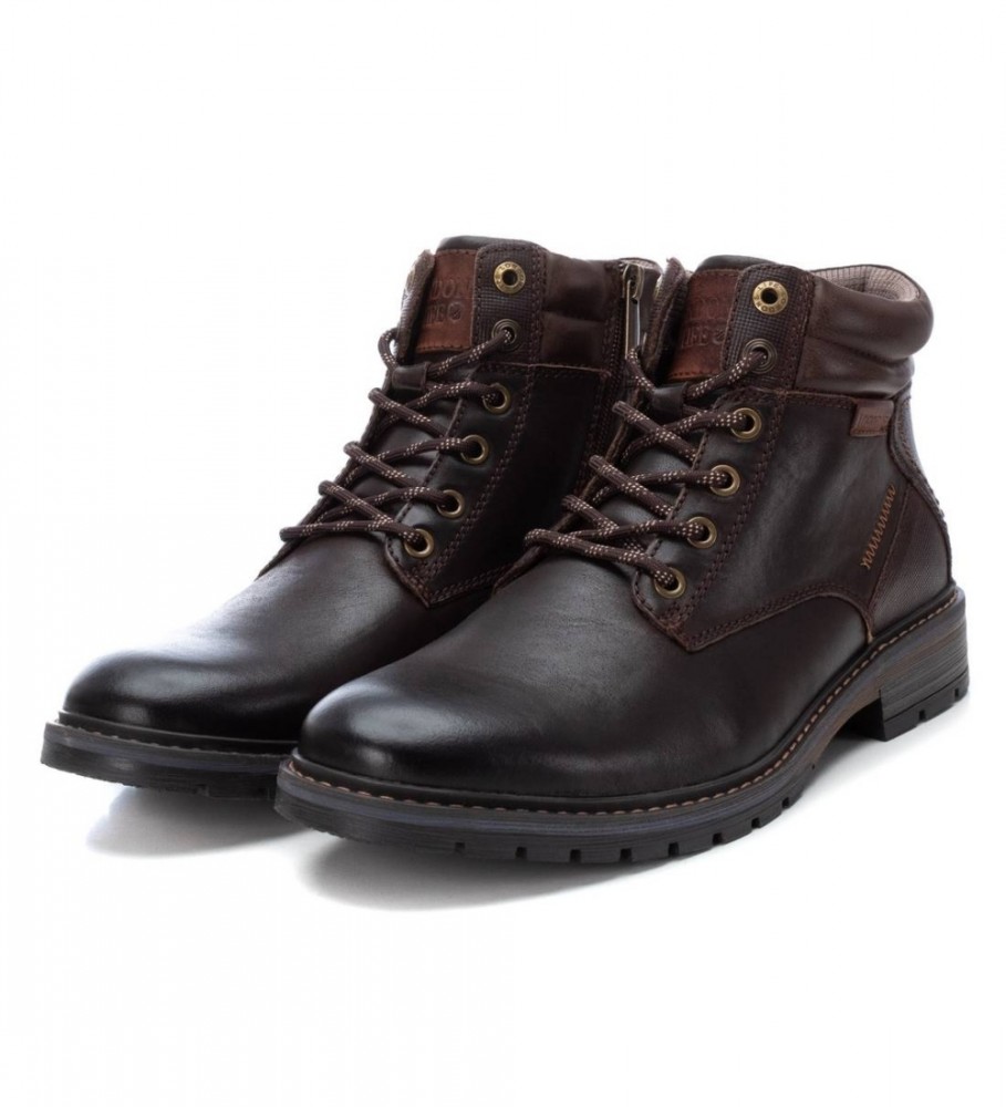 Botas de tornozelo Carmela em couro marrom, modelo 160993.