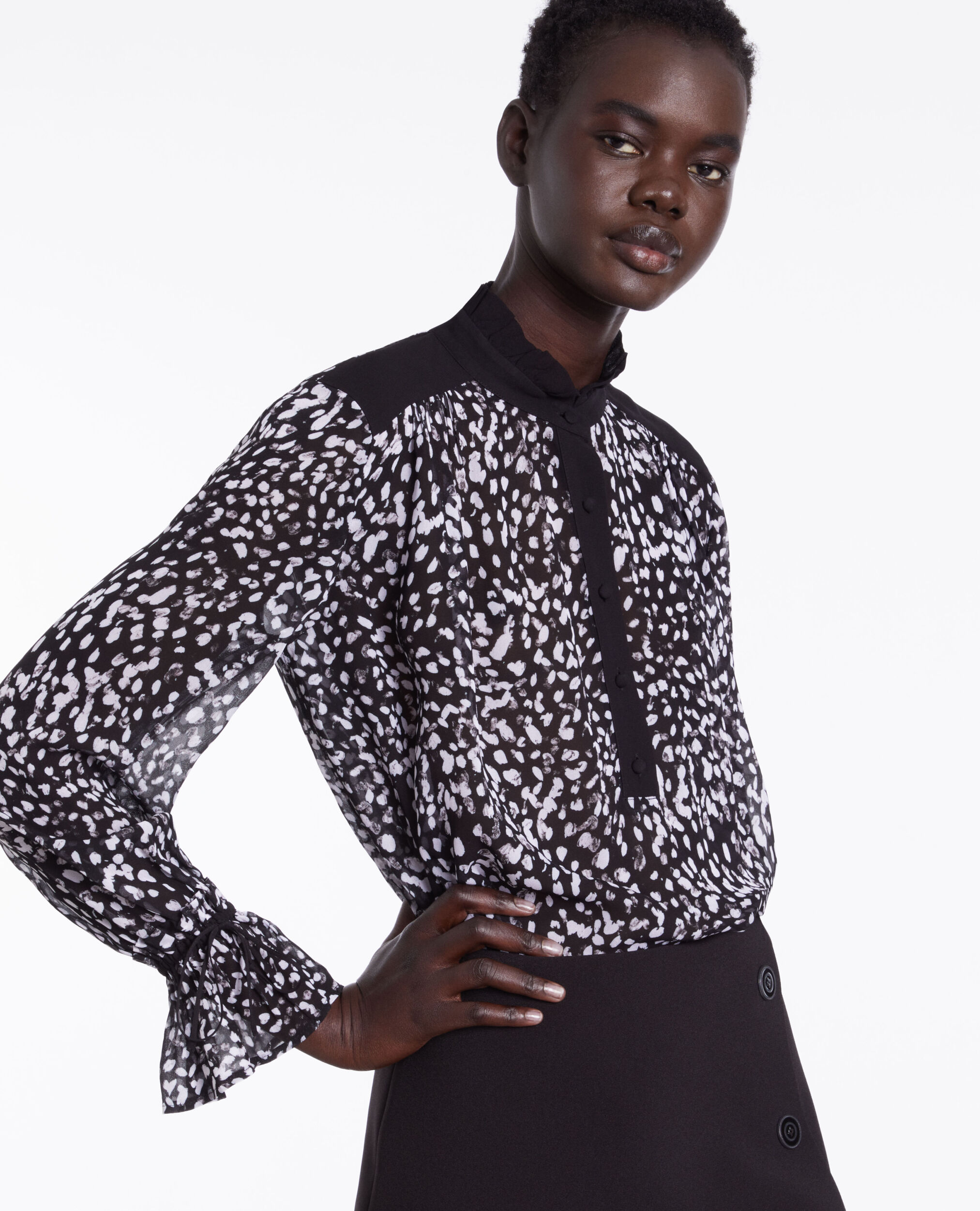 Top imprimé avec détails contrastés