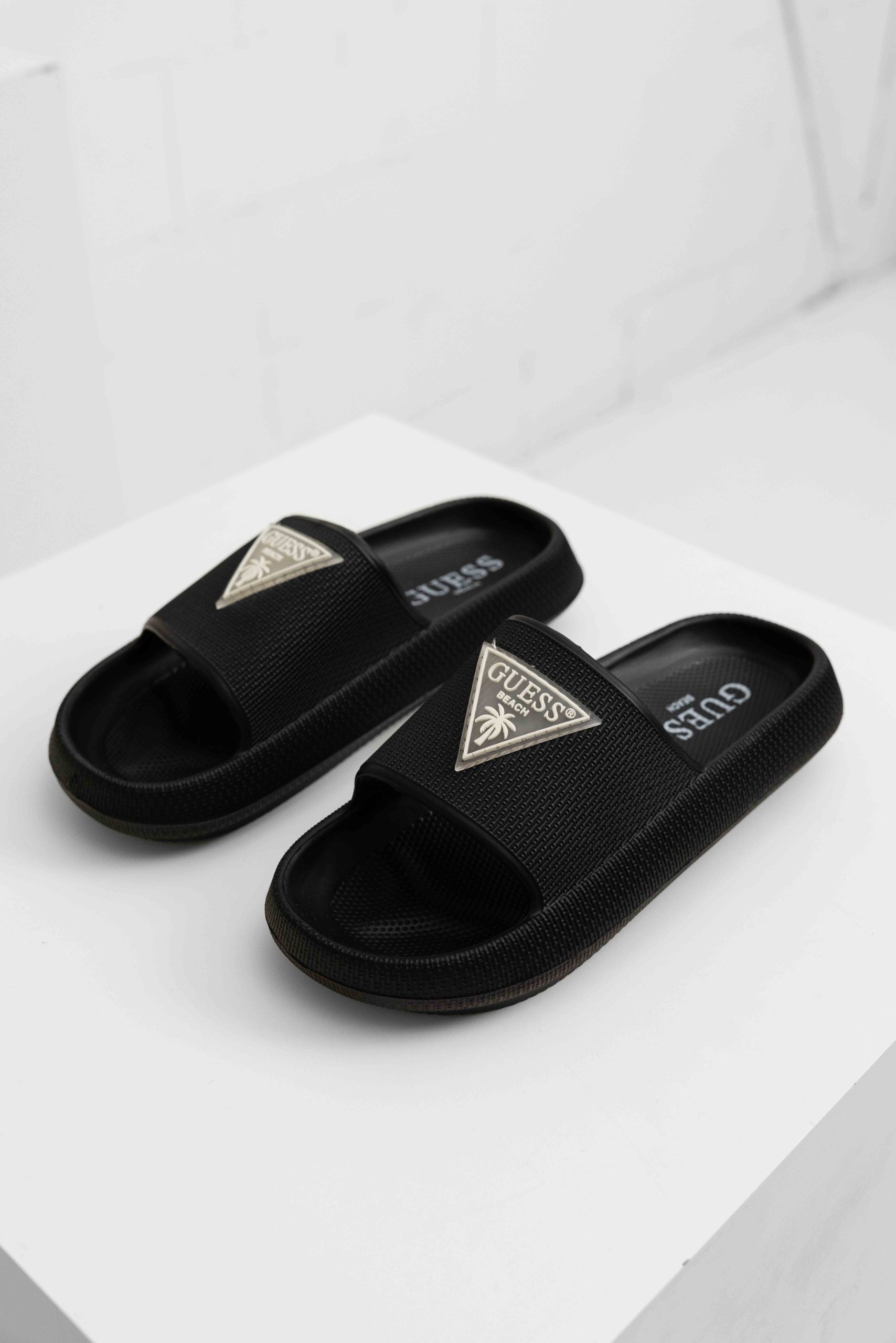 Guess Rubber Slippers Dames Zwart