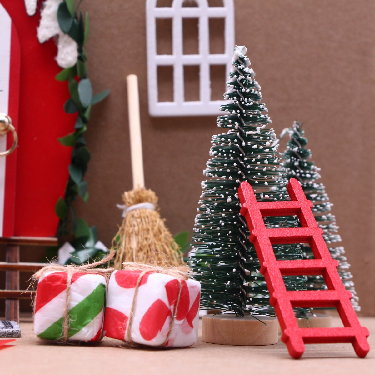 (25-tlg. Set) Miniatur Weihnachts Elfen Tür Mini Wichtel Haus Wand Christmas Home Deko Bastel Zubehör für DIY Projekte